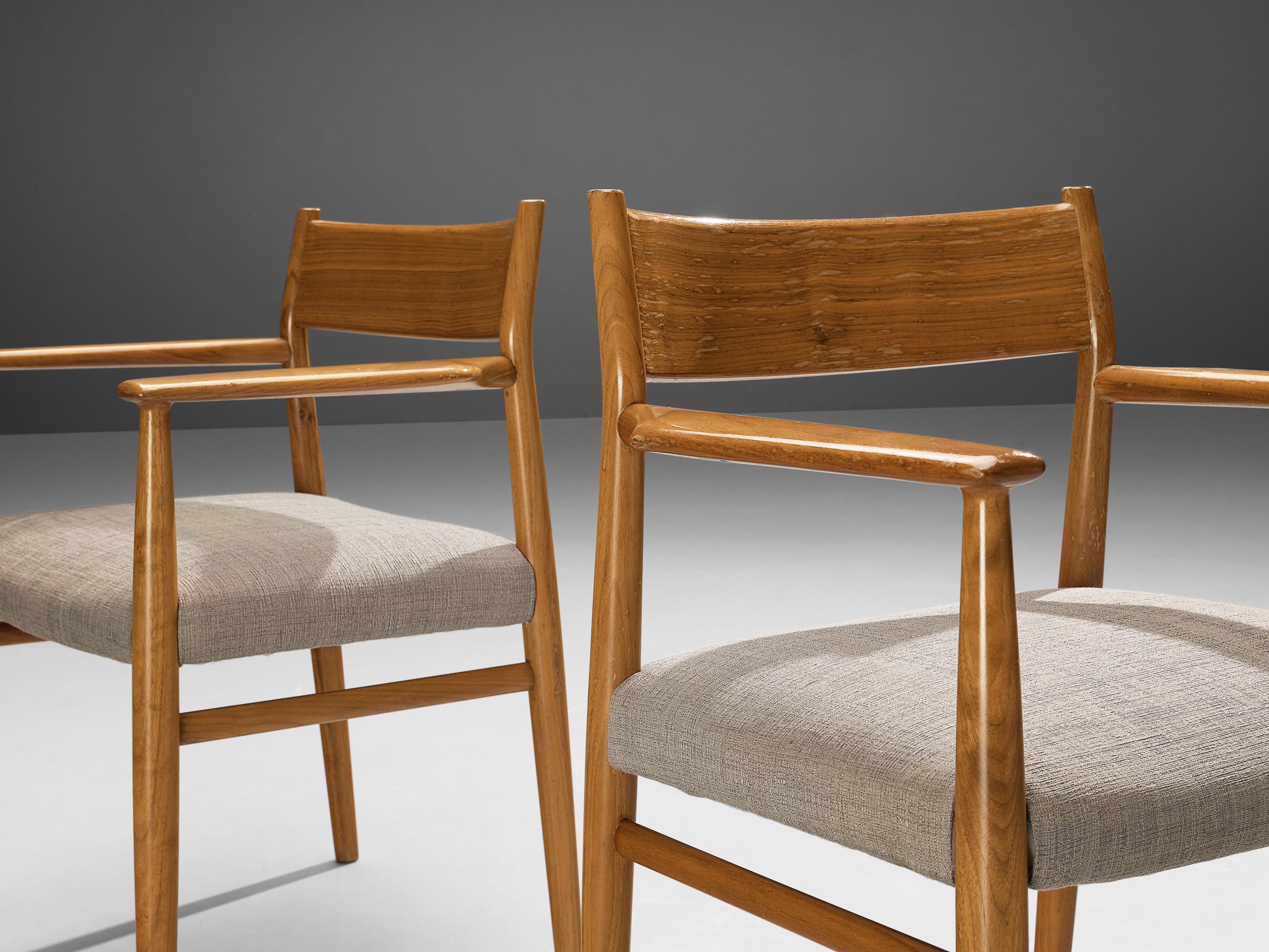 Scandinave moderne Arne Vodder pour Sibast Paire de chaises de salle à manger en noyer et tapisserie grise  en vente