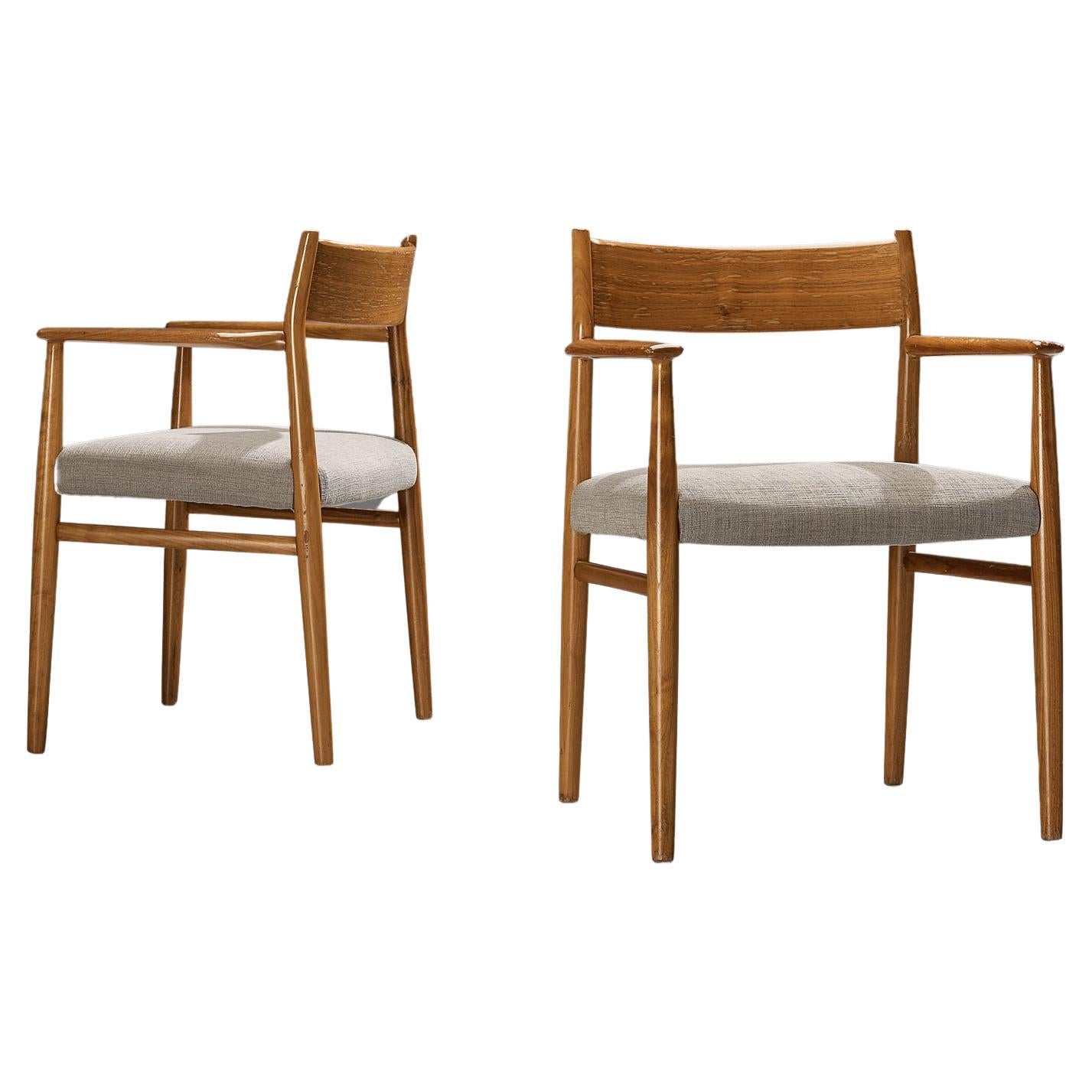 Arne Vodder pour Sibast Paire de chaises de salle à manger en noyer et tapisserie grise  en vente