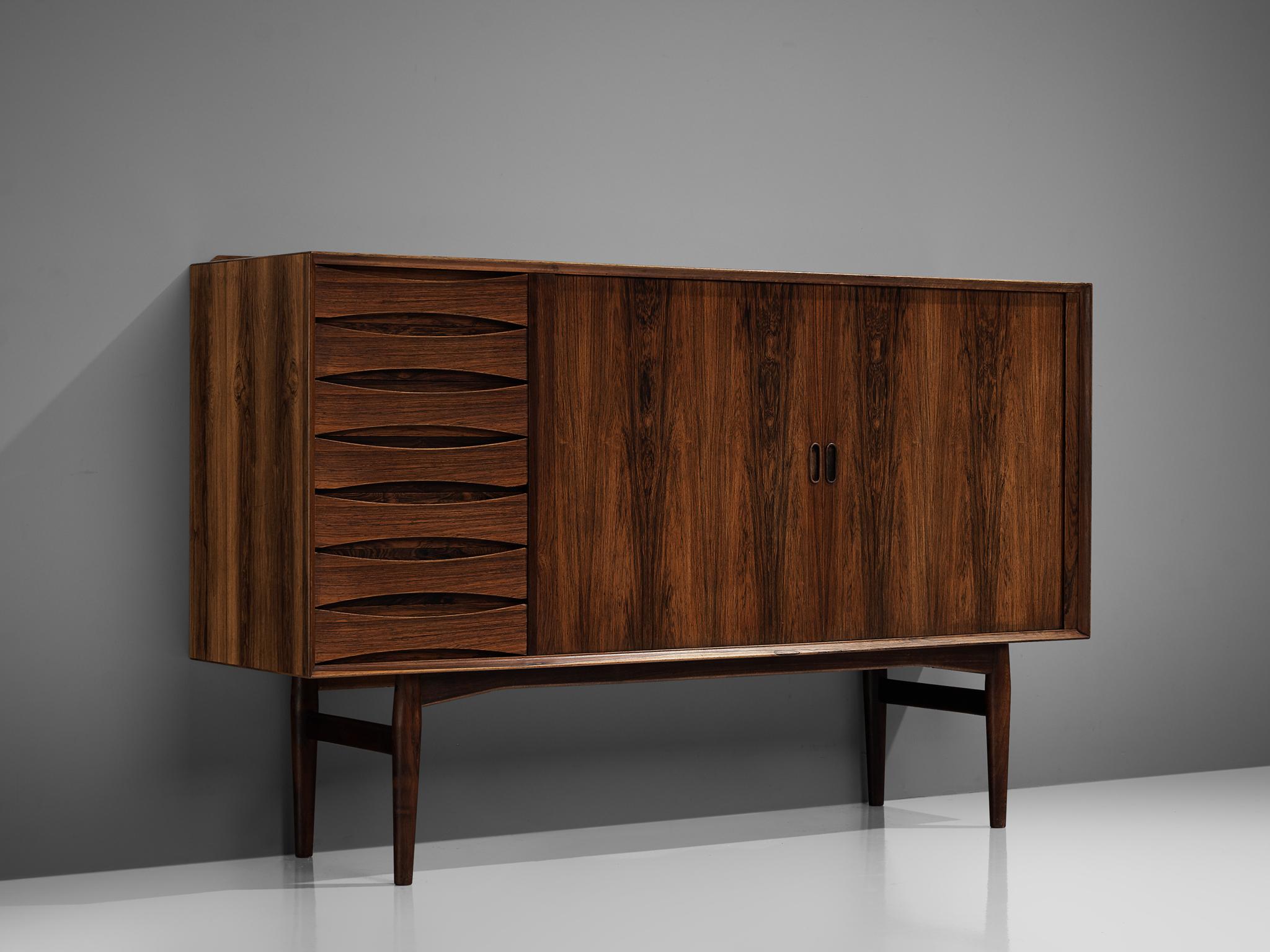 Arne Vodder for Sibast furniture, cabinet, rosewood, Denmark, 1960s.

This small rosewood sideboard is designed by Arne Vodder and is an iconic example of Danish midcentury furniture both in finish, aesthetics and use of material. The main