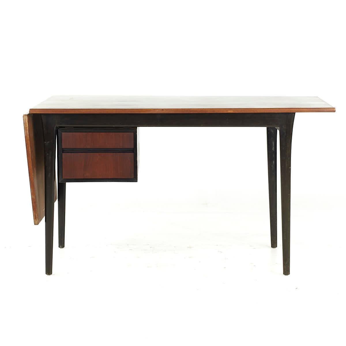 Arne Vodder for Sibast Teak Drop Leaf Desk In Good Condition For Sale In Countryside, IL