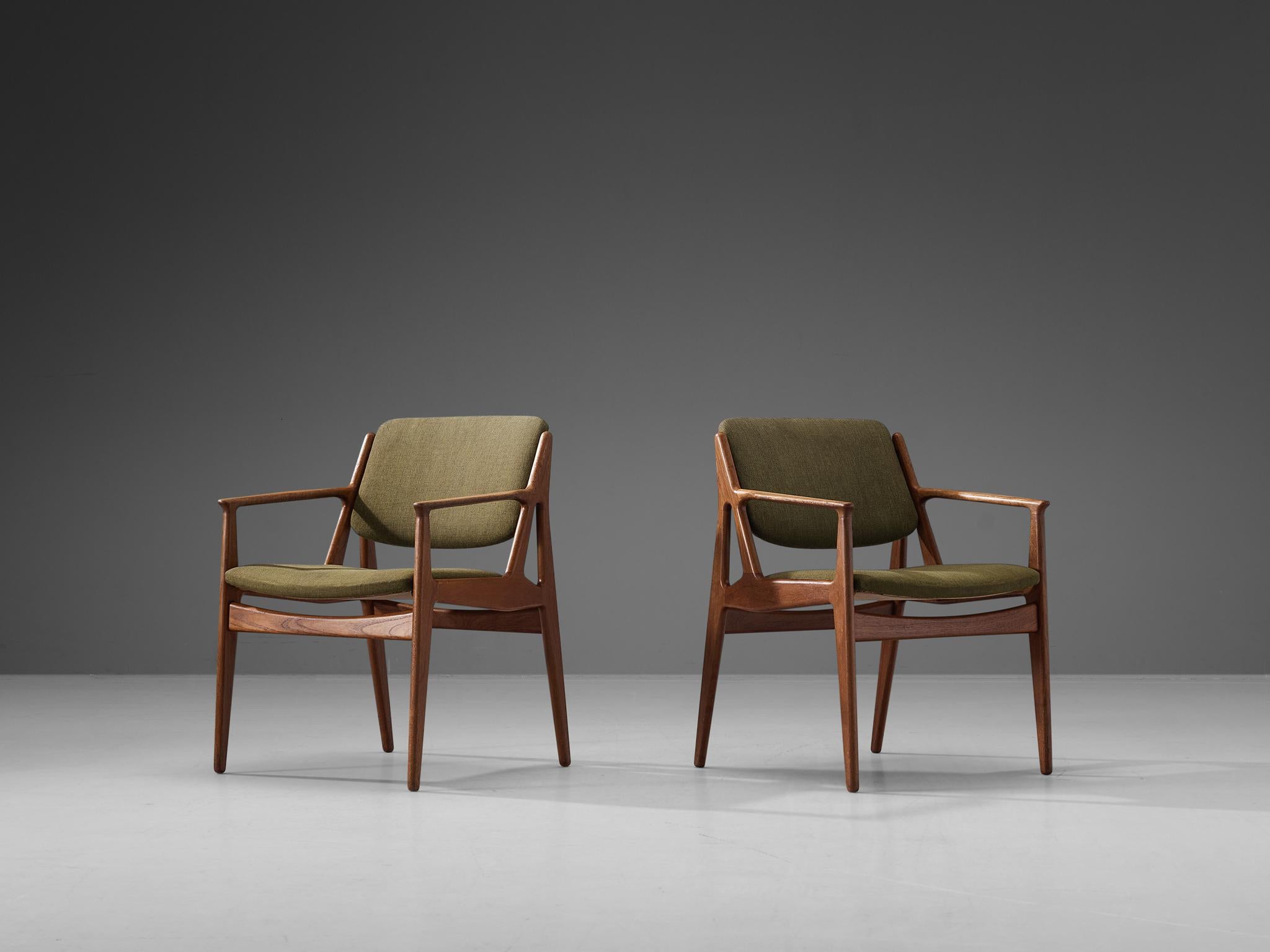 Arne Vodder for Vamo Møbelfabrik, pair of armchairs, model 'Ella', teak, fabric, Denmark, 1960s. 

Pair of 'Ella' armchairs designed by Arne Vodder in the sixties. These elegant armchairs are upholstered in warm olive green fabric. The sculptural