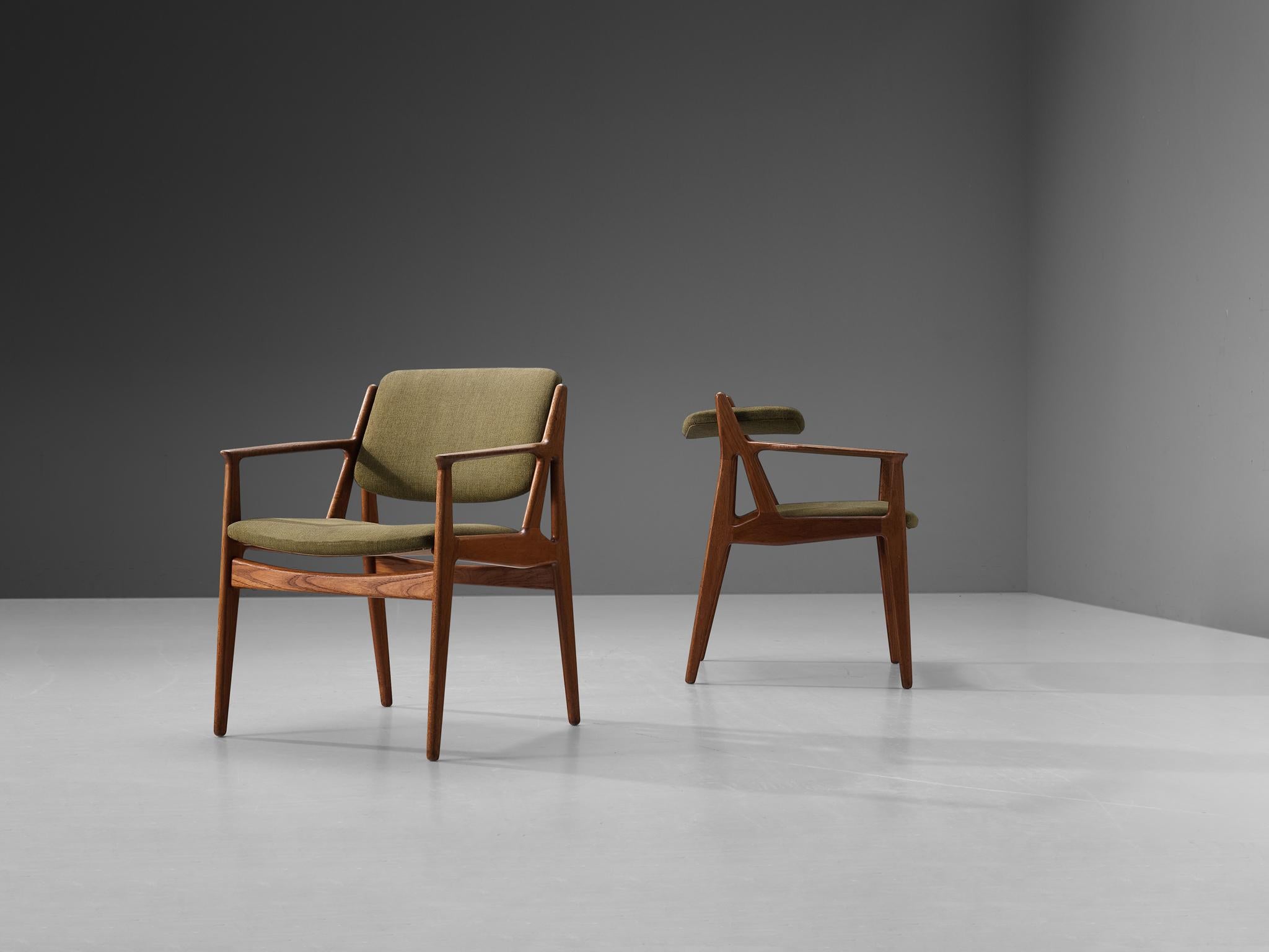 Arne Vodder for Vamo Møbelfabrik Pair of Armchairs in Teak and Green Fabric For Sale 3