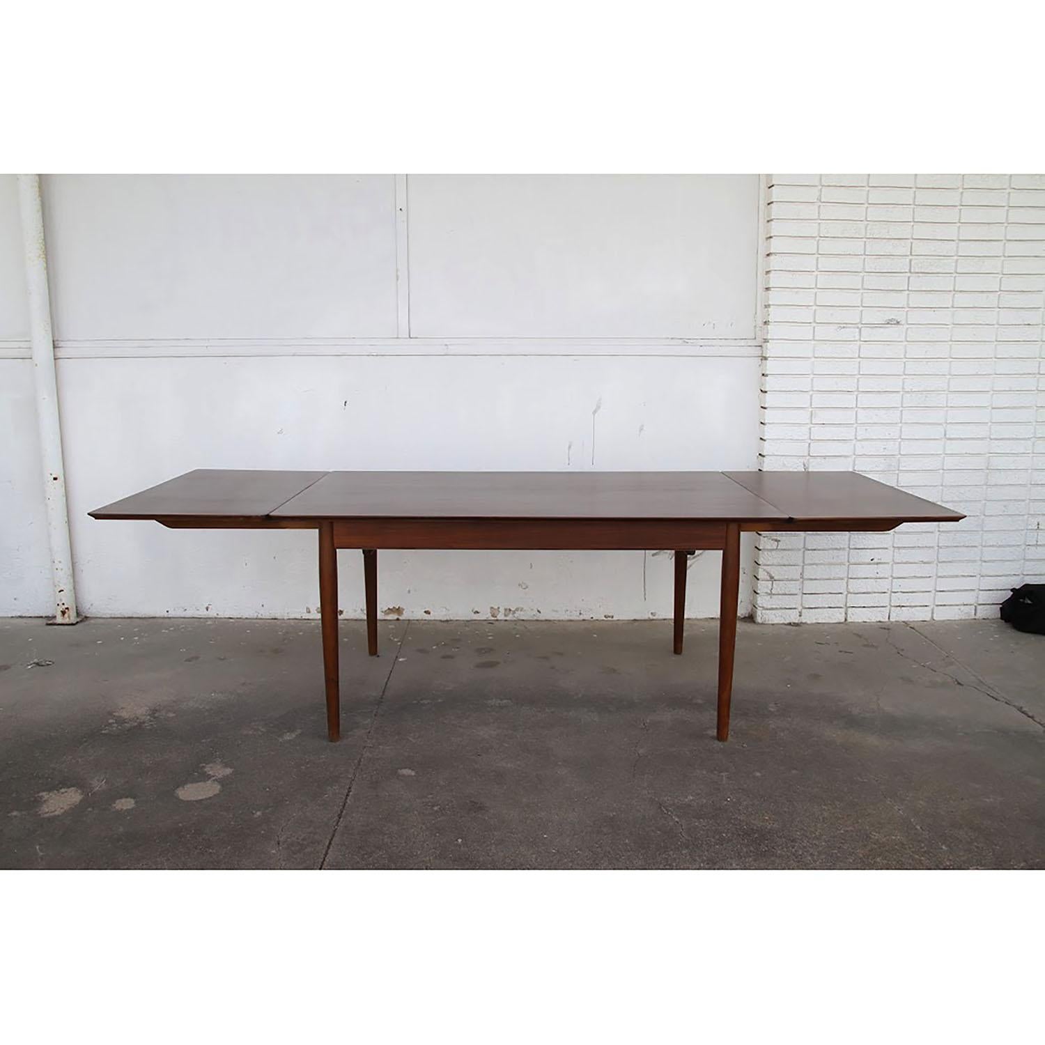 Arne Vodder for George Tanier Siebart Mobler extendable dining table.

Early production teak Arne Vodder dining table, manufactured by SIbast, Denmark and distributed by George Tanier. Two extension leaves.

 
There is some lifting due to age. See