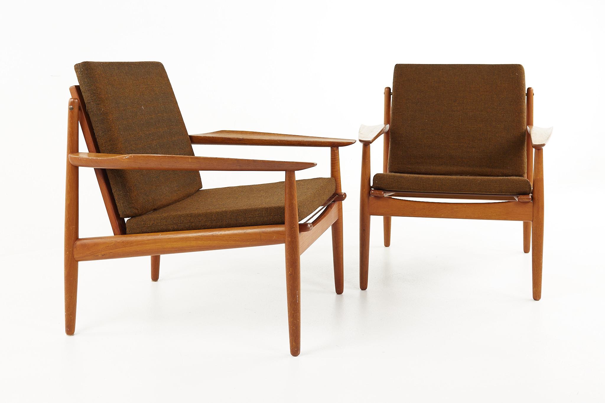 Arne Vodder Glostrup Mobelfabrik mid century danish lounge chairs - a pair

Each chair measures: 28.75 wide x 29 deep x 31 high, with a seat height of 16 inches and arm height/chair clearance of 21 inches

All pieces of furniture can be had in