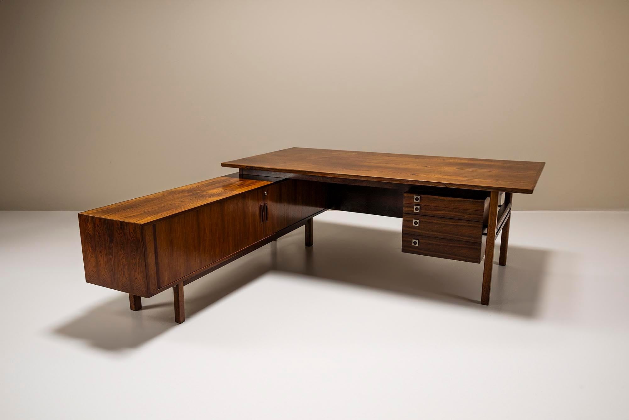 Arne Vodder is one of the great Danes when talking about furniture design. He graduated under the legendary Finn Juhl at the Royal Danish Academy of Fine Arts in Copenhagen and subsequently had a long successful career. His designs were appreciated
