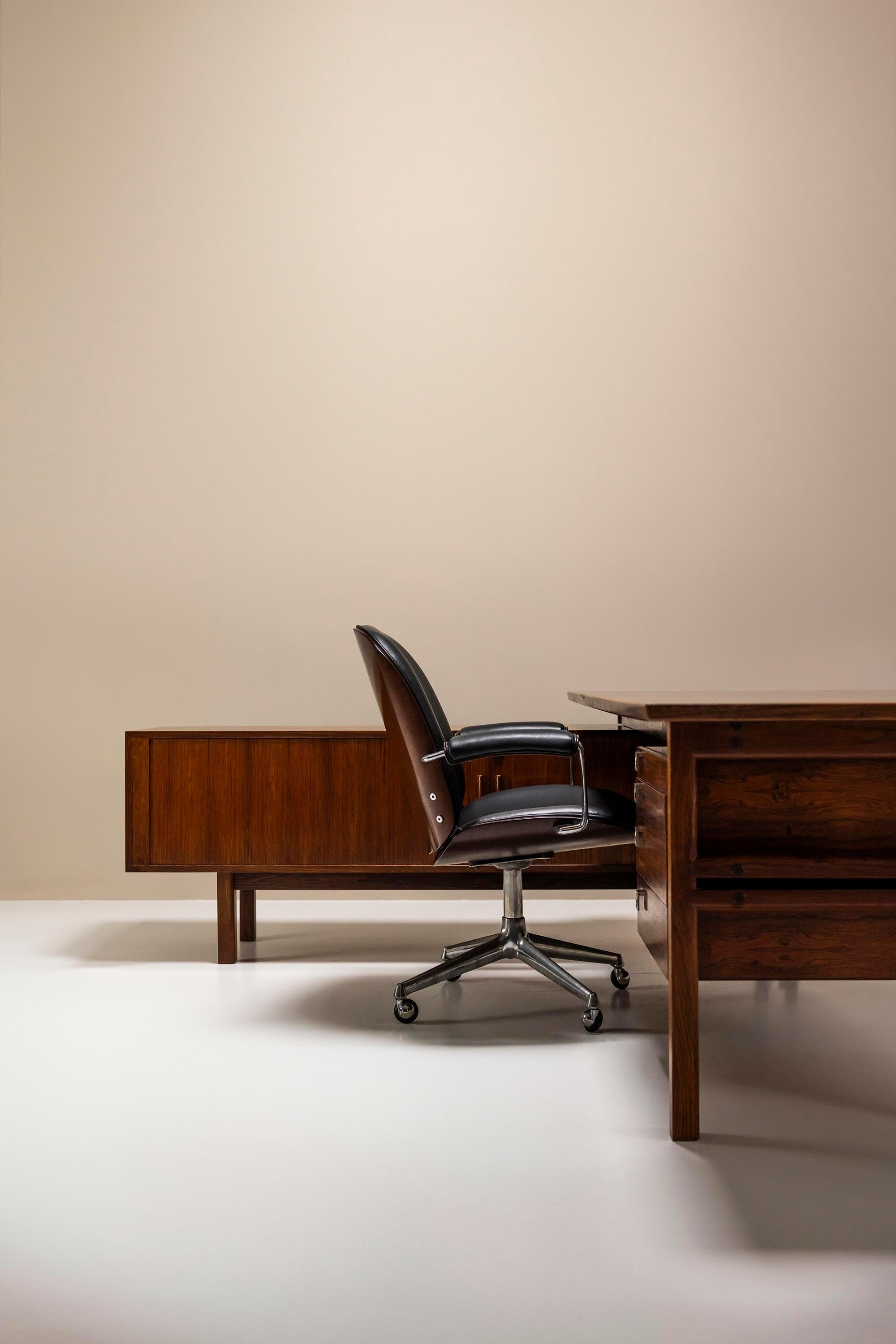 Scandinavian Modern Arne Vodder L-shaped Executive Desk in Rosewood for Sibast, Denmark 1960s