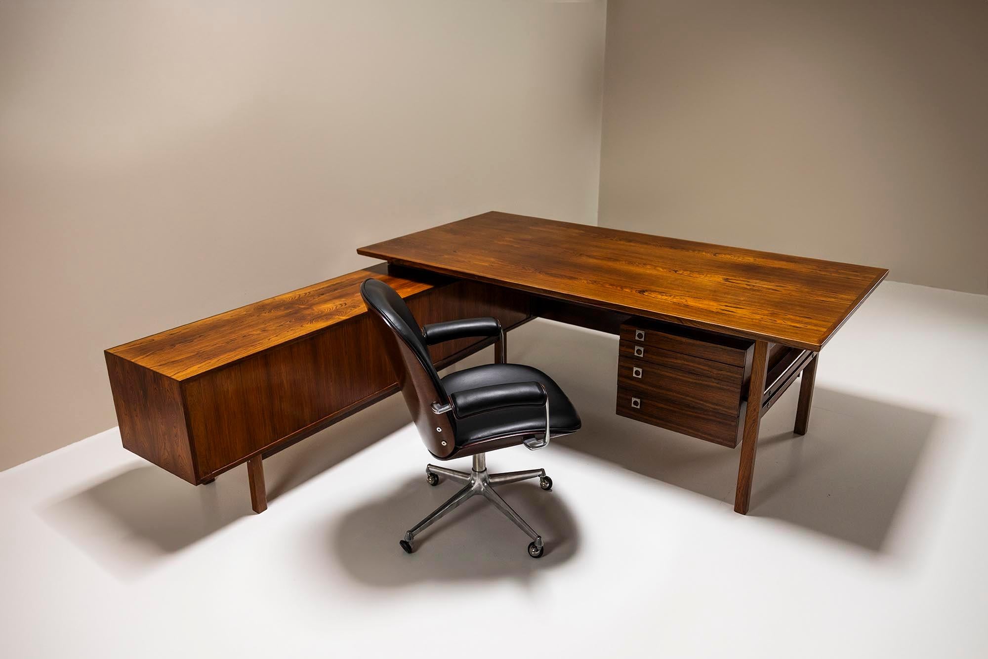 Arne Vodder L-shaped Executive Desk in Rosewood for Sibast, Denmark 1960s In Good Condition In Hellouw, NL