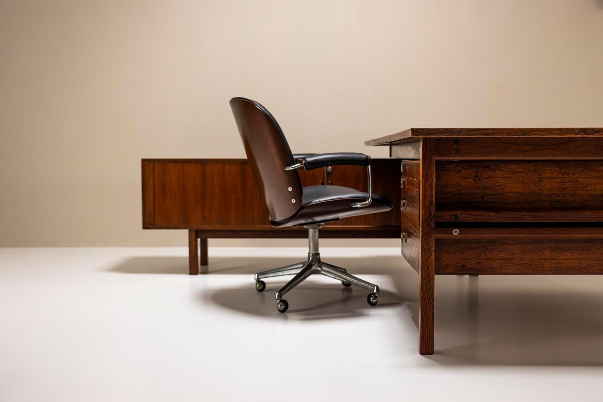 Arne Vodder L-shaped Executive Desk in Rosewood for Sibast, Denmark 1960s 1