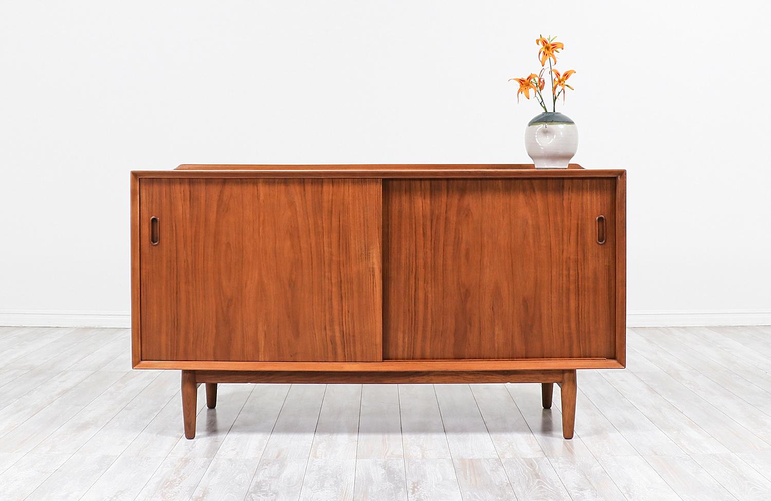 Mid-20th Century Arne Vodder Lacquered and Teak Credenza with Reversible Doors for Sibast Møbler