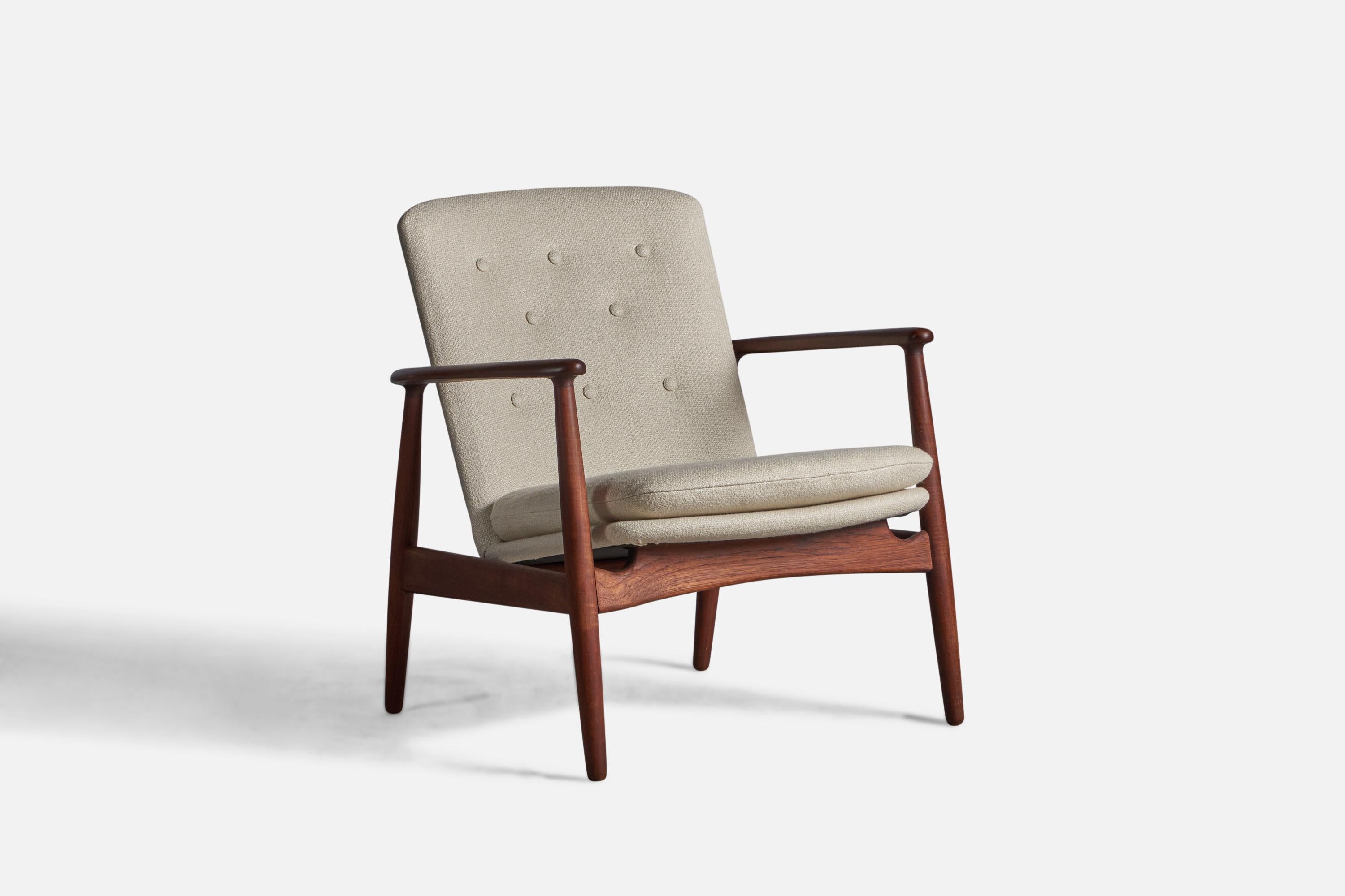 A teak and beige fabric lounge chair, designed by Arne Vodder and produced by Bovirke, Denmark, 1950s.

15.5