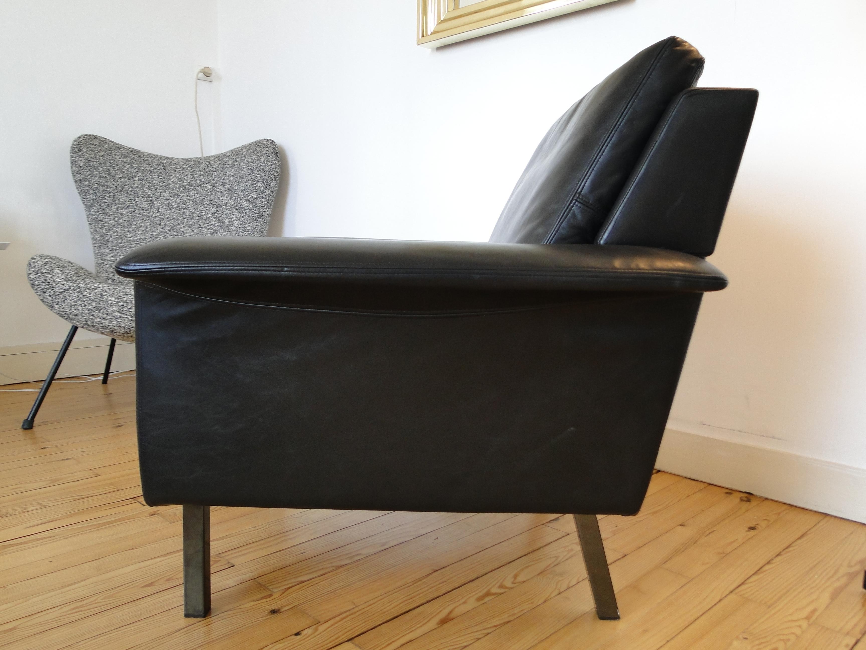  Fauteuil en cuir noir Arne Vodder fabriqué par Fritz Hansen, Danemark en vente 3