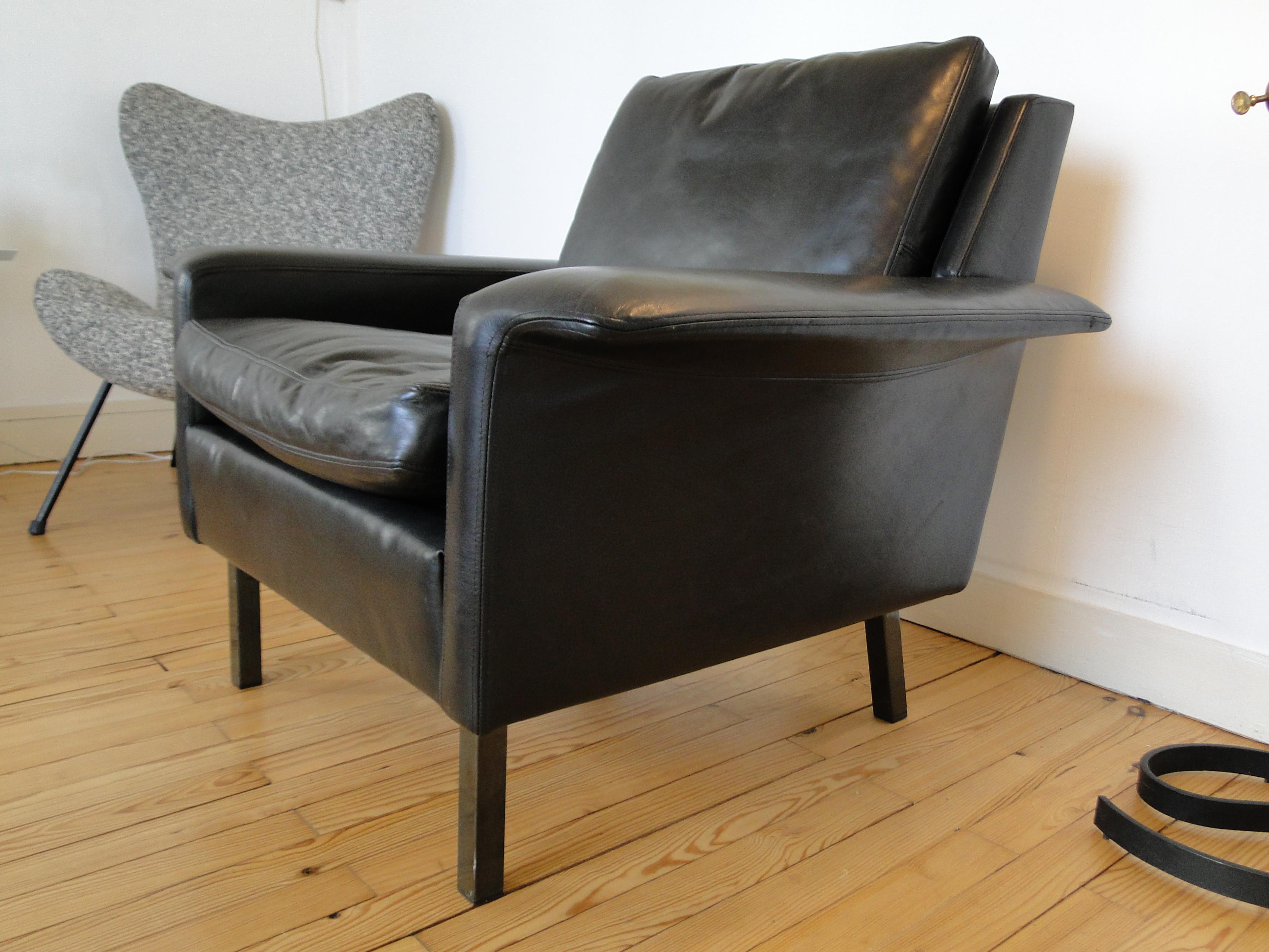 Danish  Arne Vodder Made by Fritz Hansen Black Leather Armchair Denmark For Sale