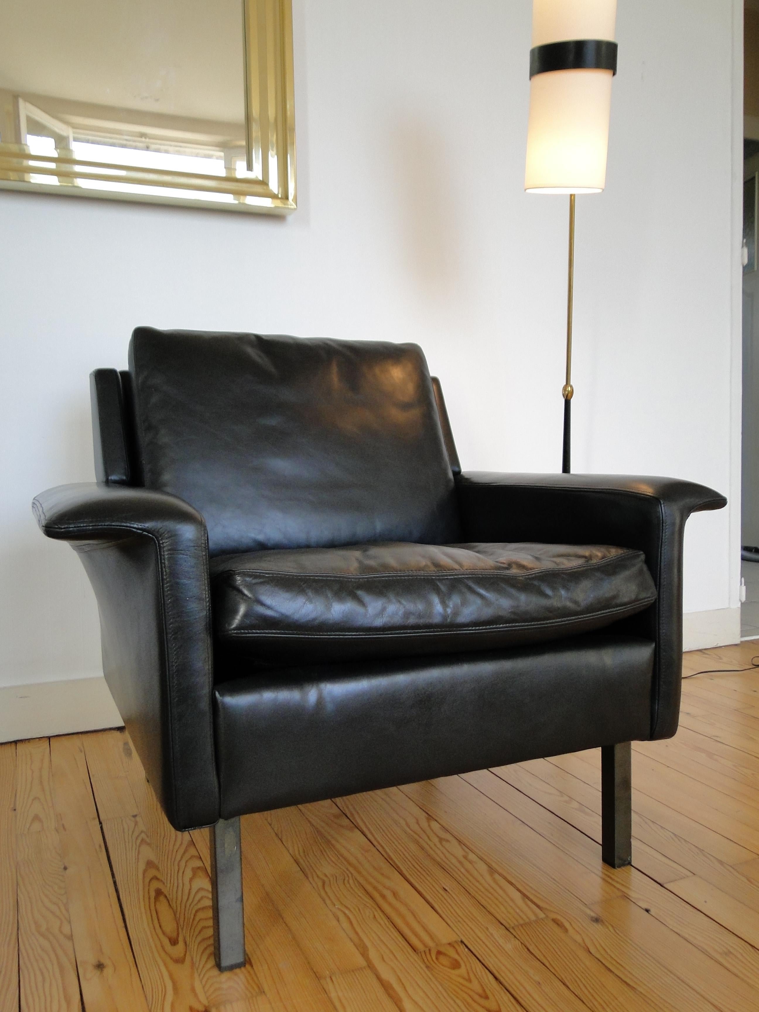  Fauteuil en cuir noir Arne Vodder fabriqué par Fritz Hansen, Danemark Abîmé - En vente à Lège Cap Ferret, FR
