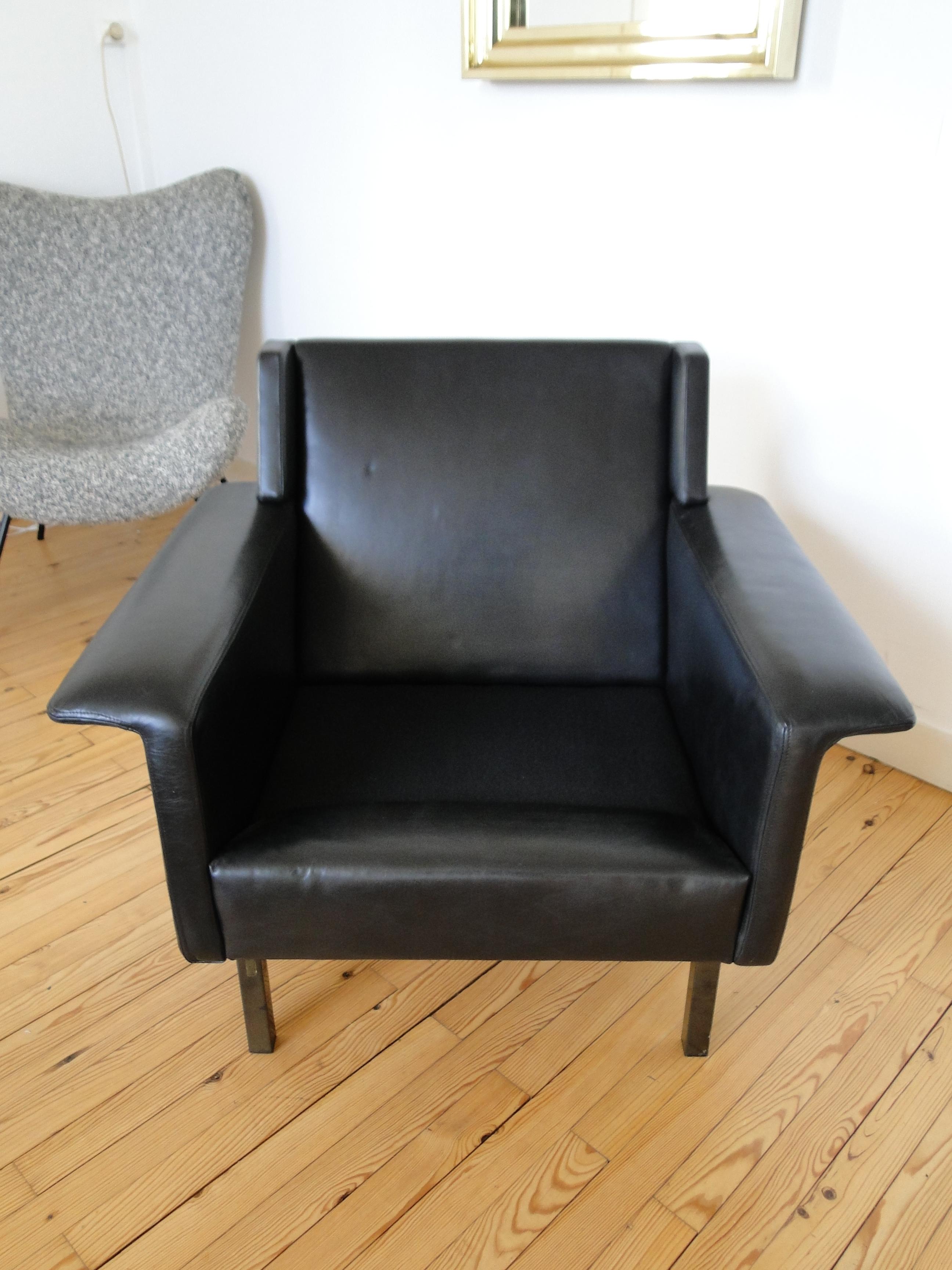 Métal  Fauteuil en cuir noir Arne Vodder fabriqué par Fritz Hansen, Danemark en vente