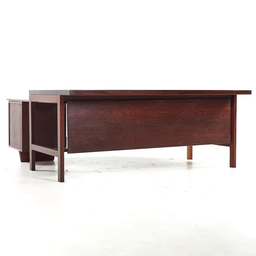 Arne Vodder Mid Century Danish Rosewood L Desk In Good Condition For Sale In Countryside, IL