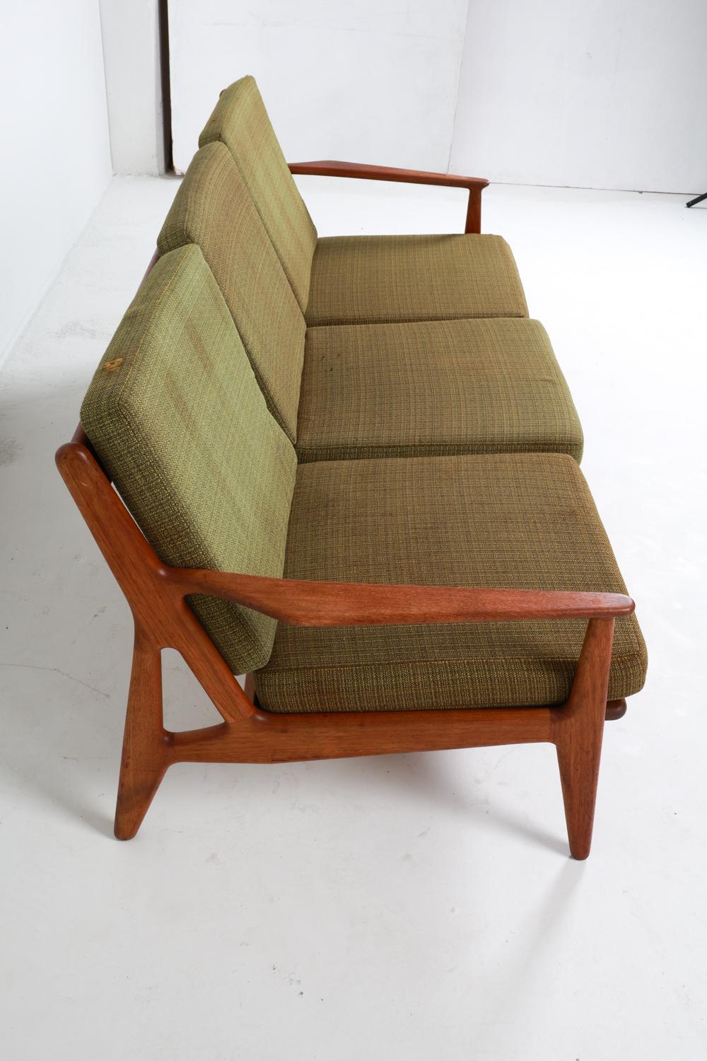 Arne Vodder Canapé en teck danois du milieu du siècle Circa 1960's en vente 5