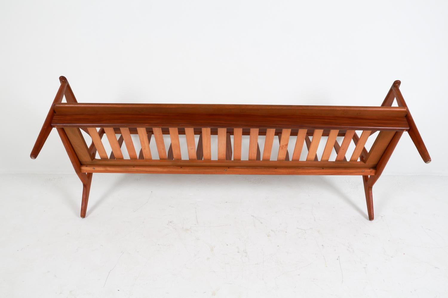 Arne Vodder Canapé en teck danois du milieu du siècle Circa 1960's en vente 9