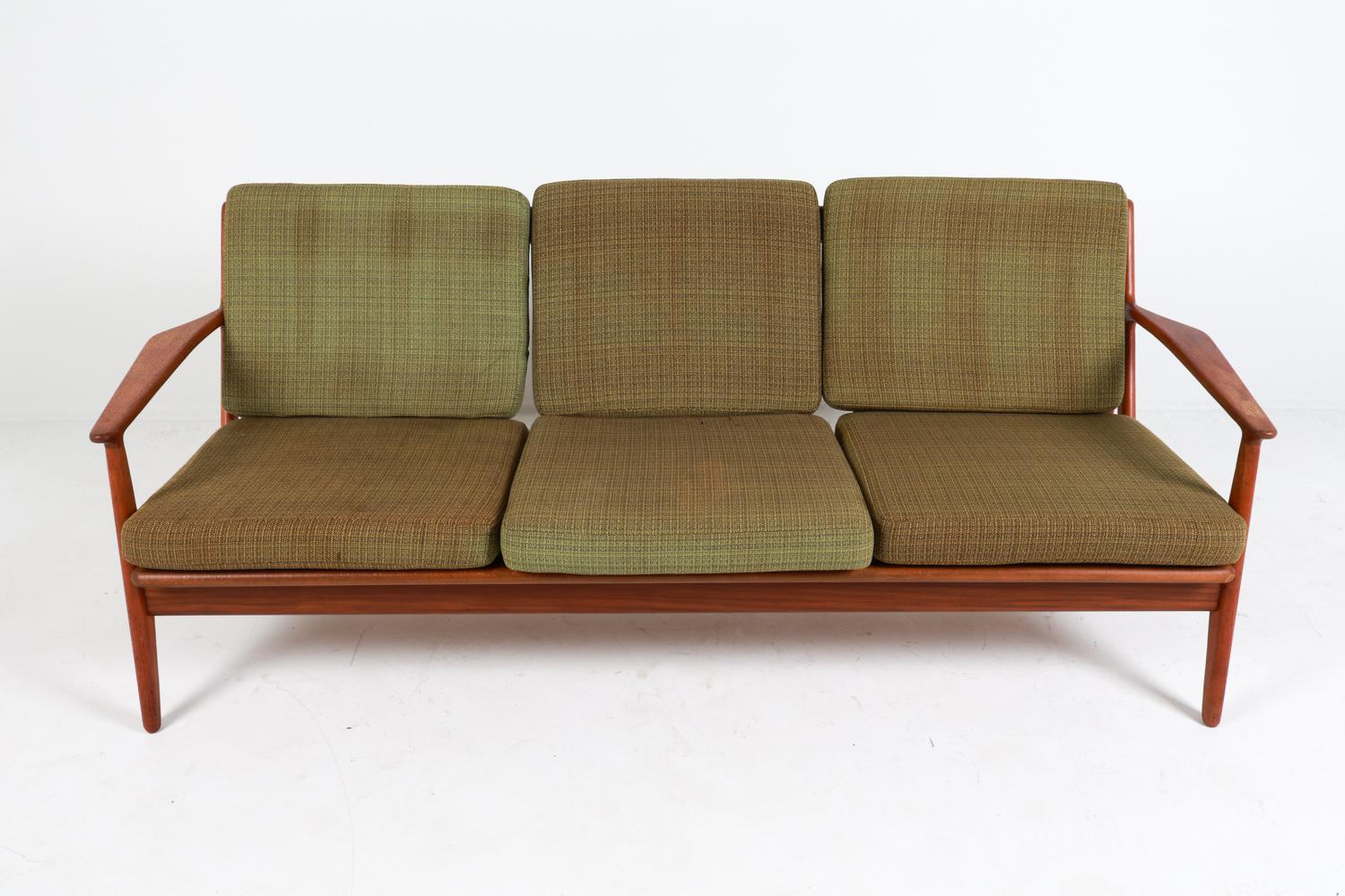 Danois Arne Vodder Canapé en teck danois du milieu du siècle Circa 1960's en vente