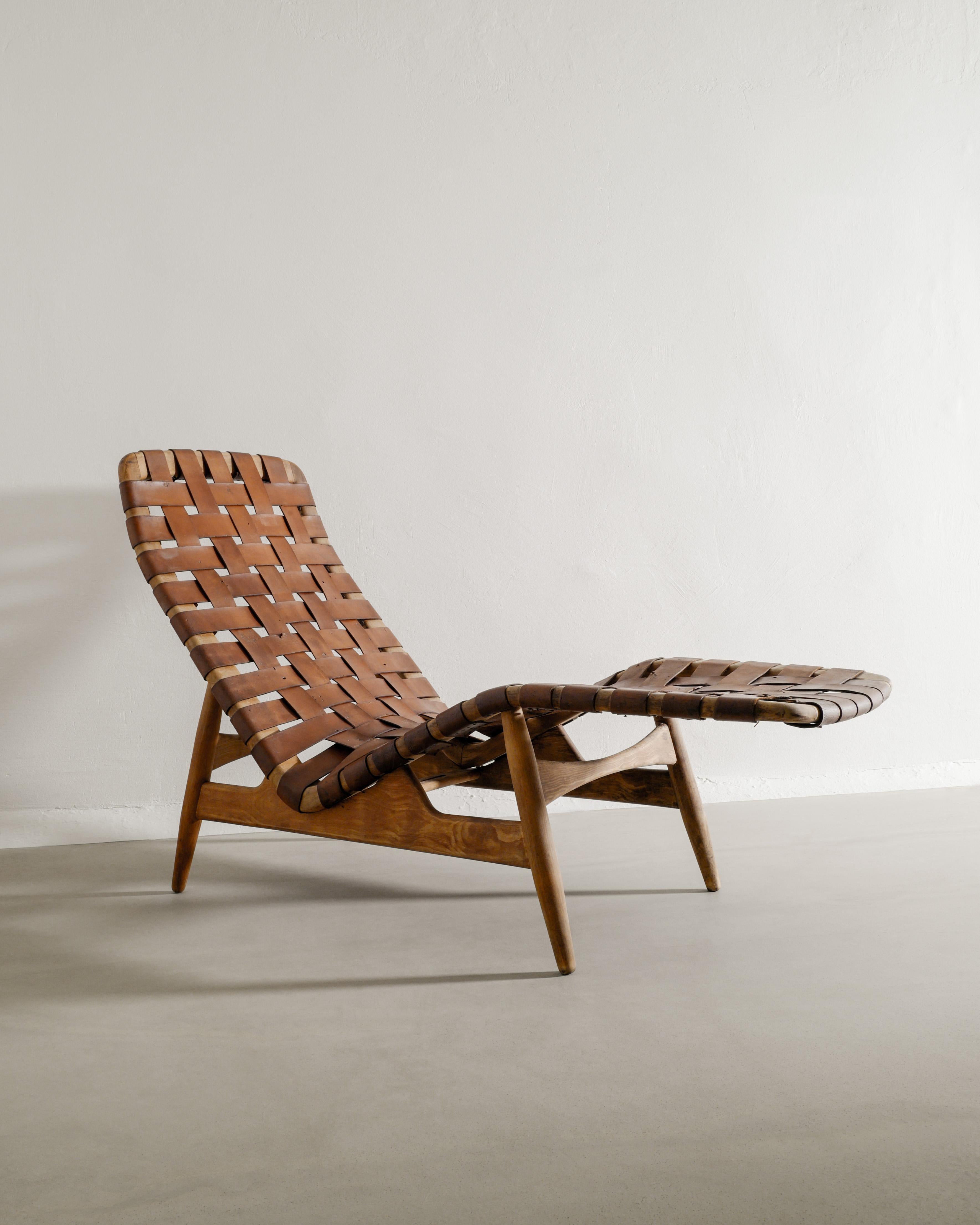 Very rare mid century chaise lounge chair in beech wood and original brown patinated leather by Arne Vodder produced by Bovirke, Denmark 1950s. 
In good original condition.

Dimensions: H: 94 cm / 37