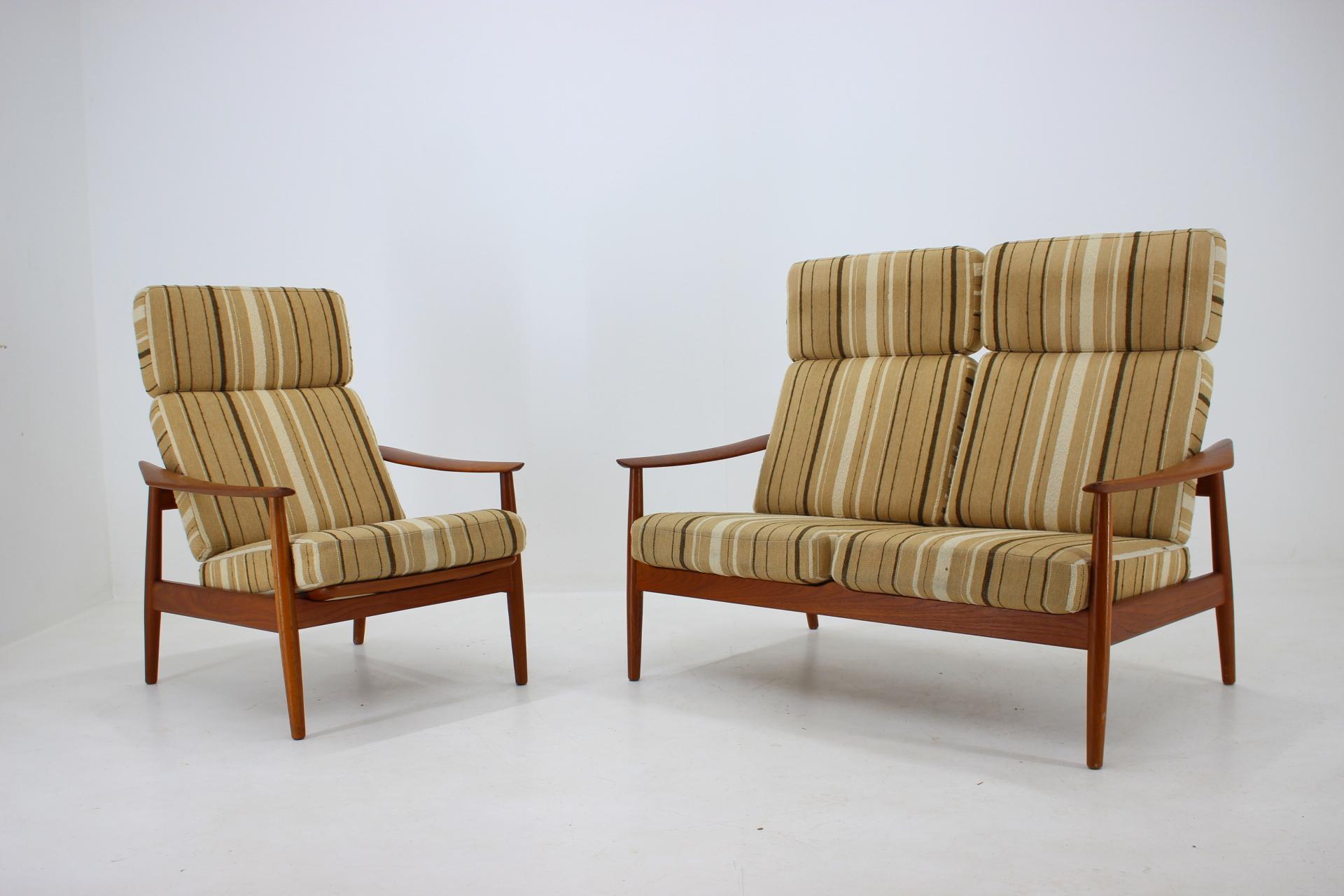 - One armchair and one two seat sofa
- Rare original set
- Teak
- Very elegant and comfortable
- Marked
- High back.