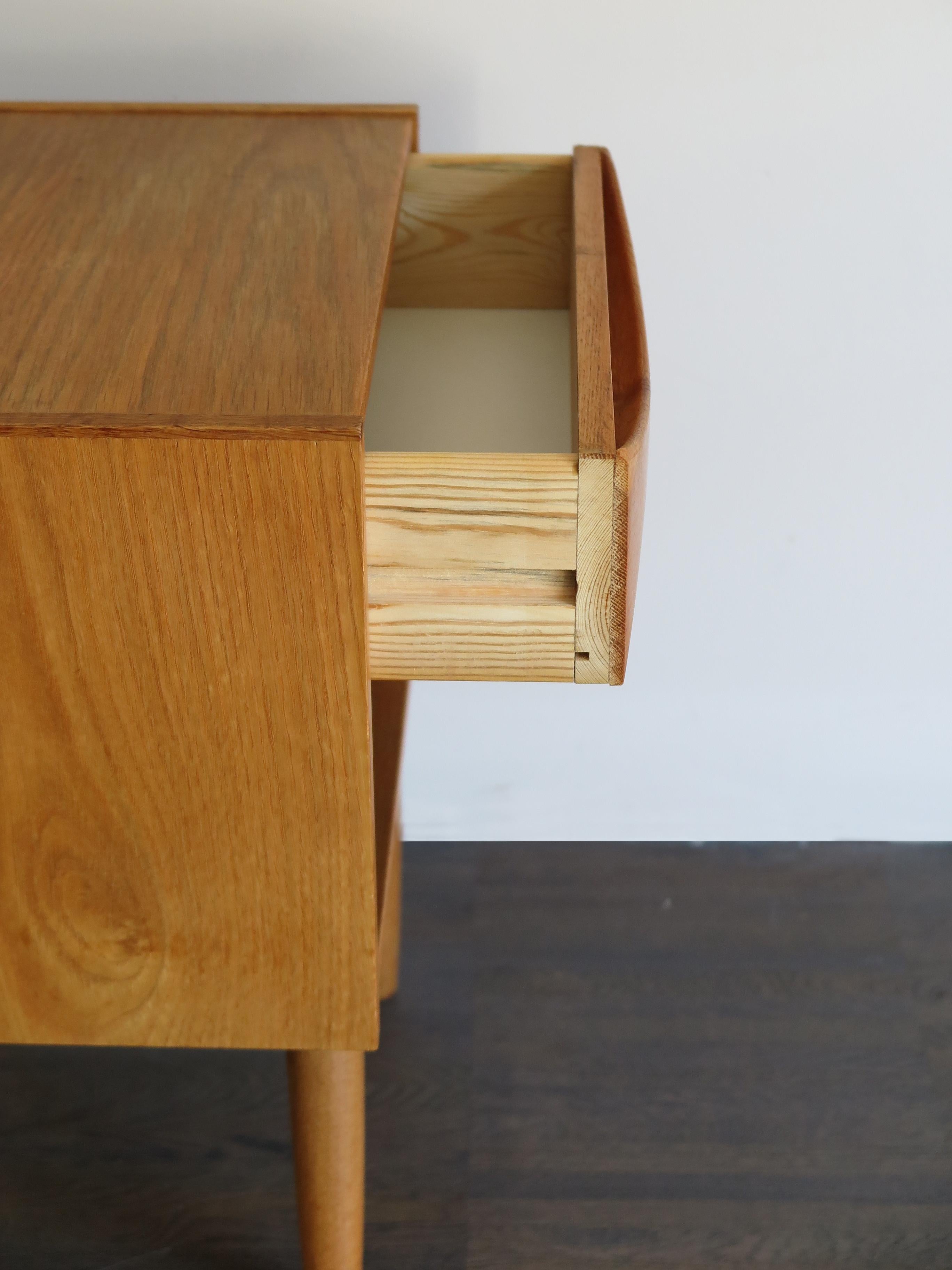 Arne Vodder Mid-Century Modern Design Scandinavian Oak Nightstands, 1950s 2