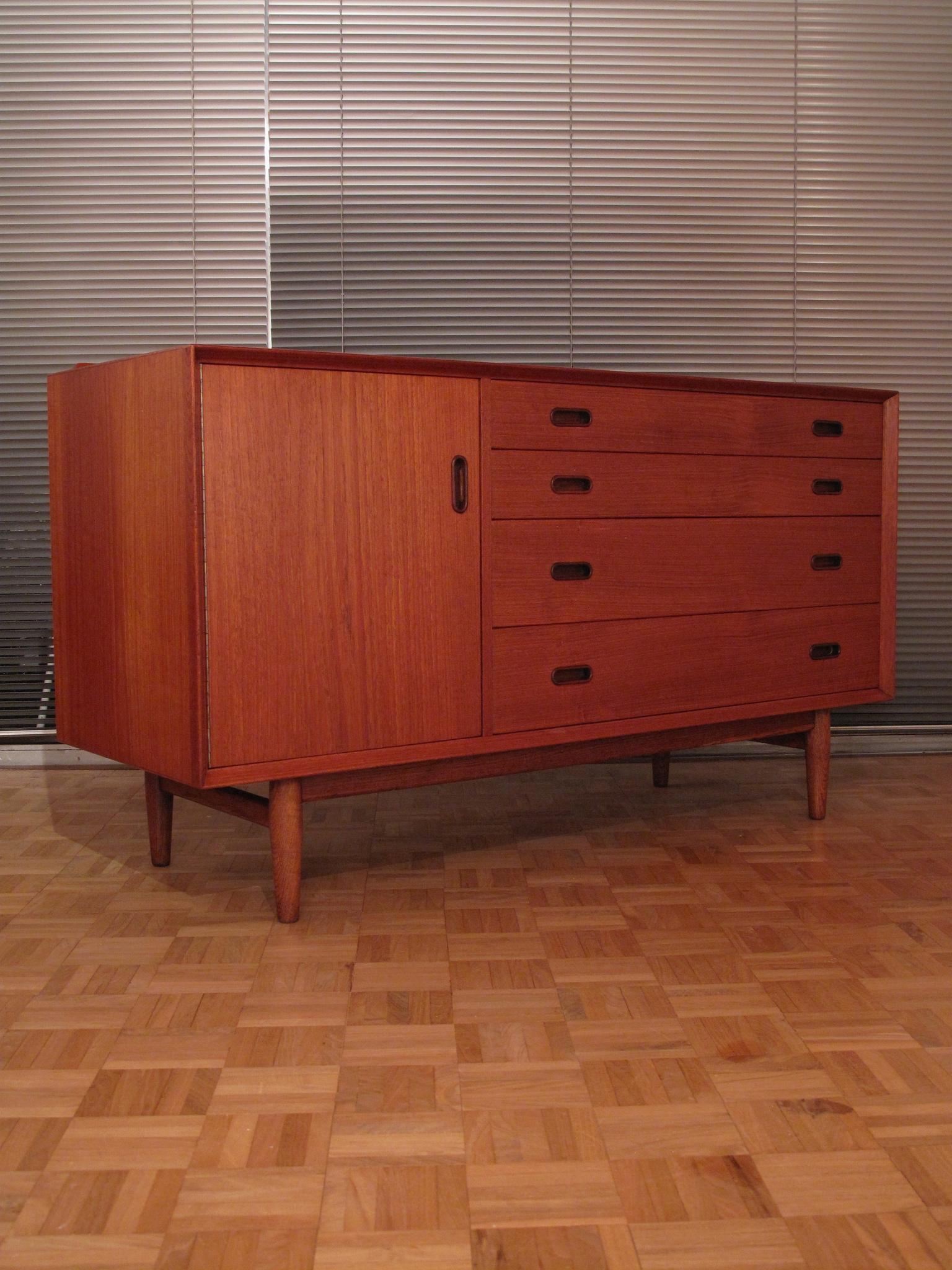 Arne Vodder Model 10 Teak and Oak Sideboard for Sibast 3