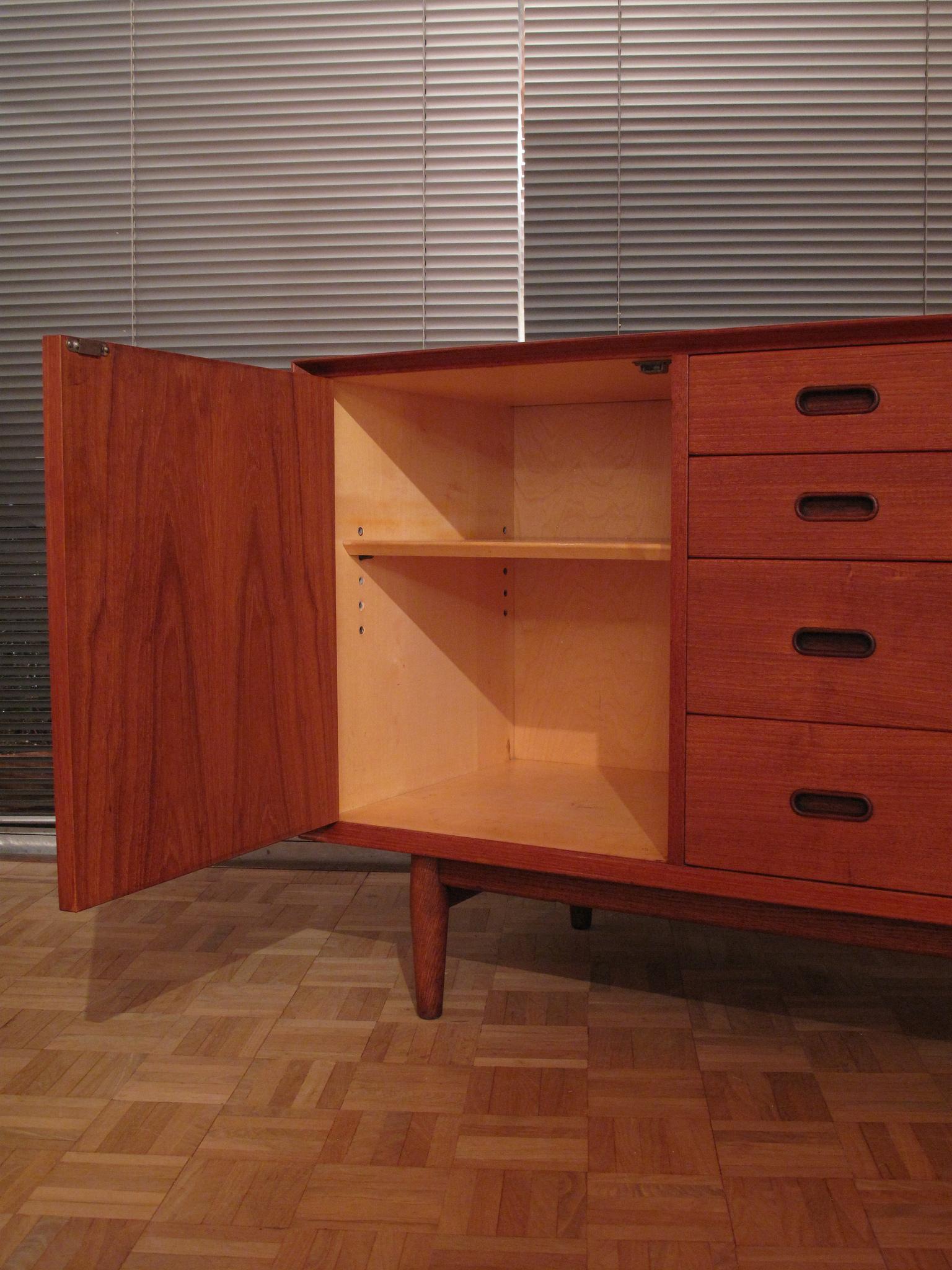 Arne Vodder Model 10 Teak and Oak Sideboard for Sibast 8