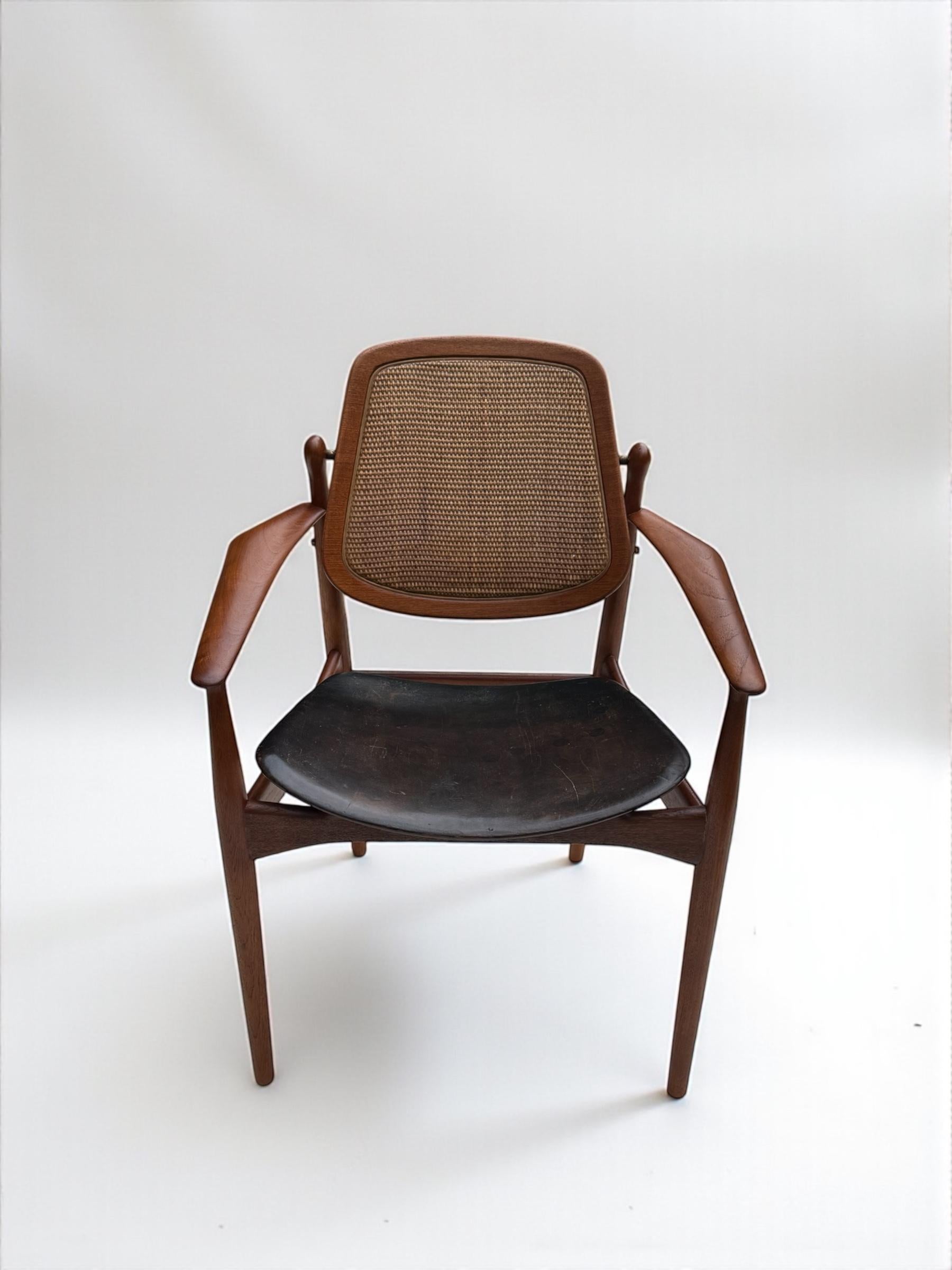 Arne Vodder Model 186 Armchair in Teak, Leather & Rattan, Denmark 1950's In Good Condition For Sale In London, GB