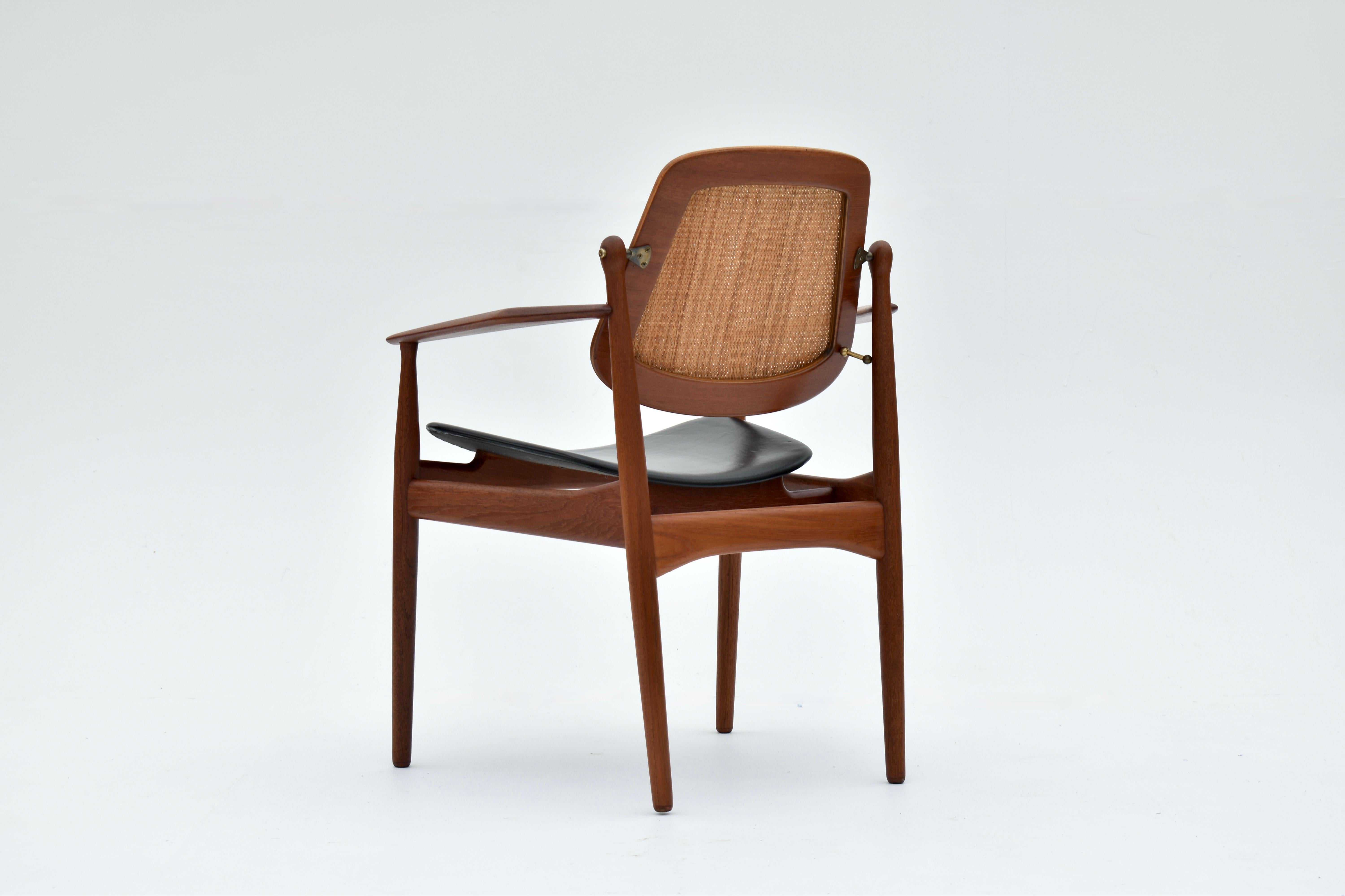 Arne Vodder Model 186 Teak, Rattan & Leather Chair For France & Son, Denmark In Good Condition For Sale In Shepperton, Surrey
