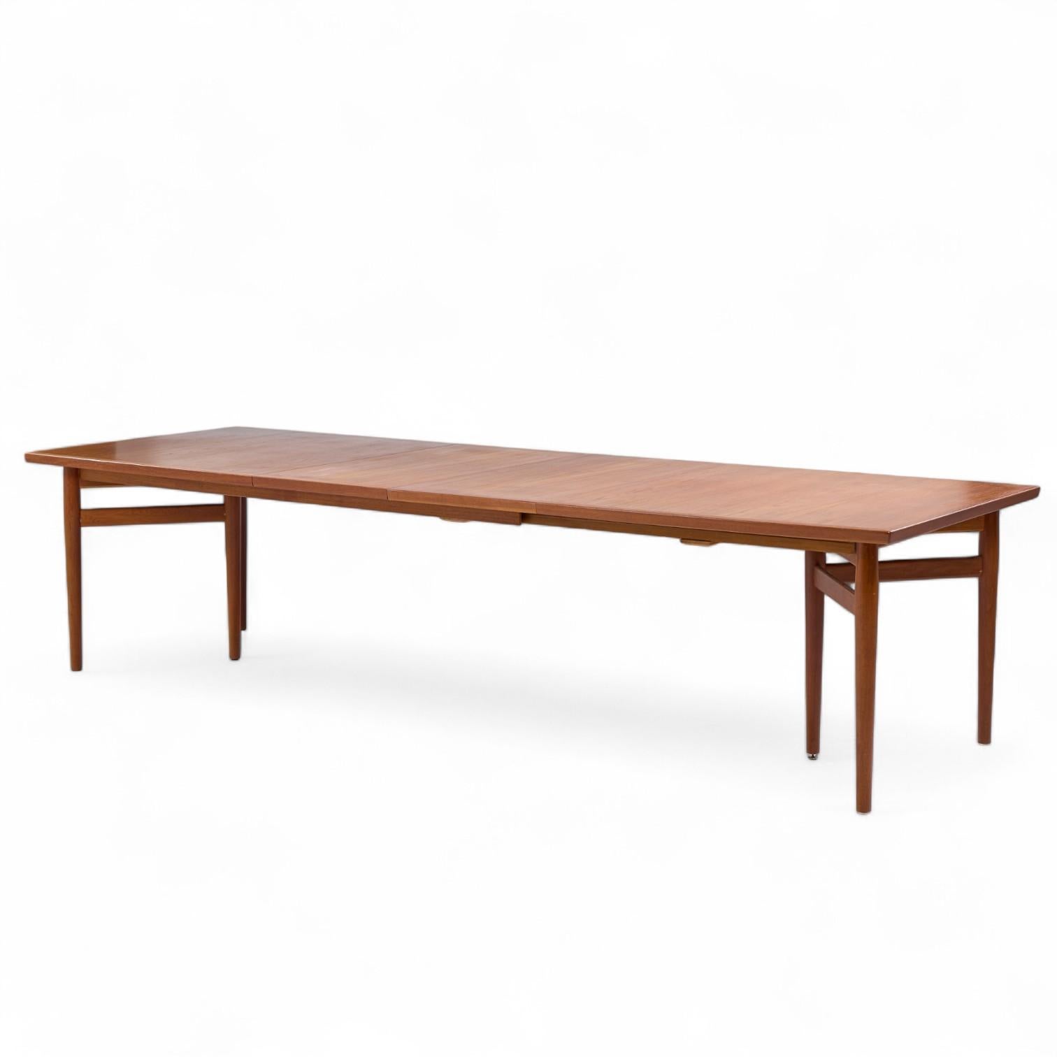 Mid-Century Modern Arne Vodder Model 212 Mid Century Danish Teak Expanding Dining Table - 2 Leaves For Sale