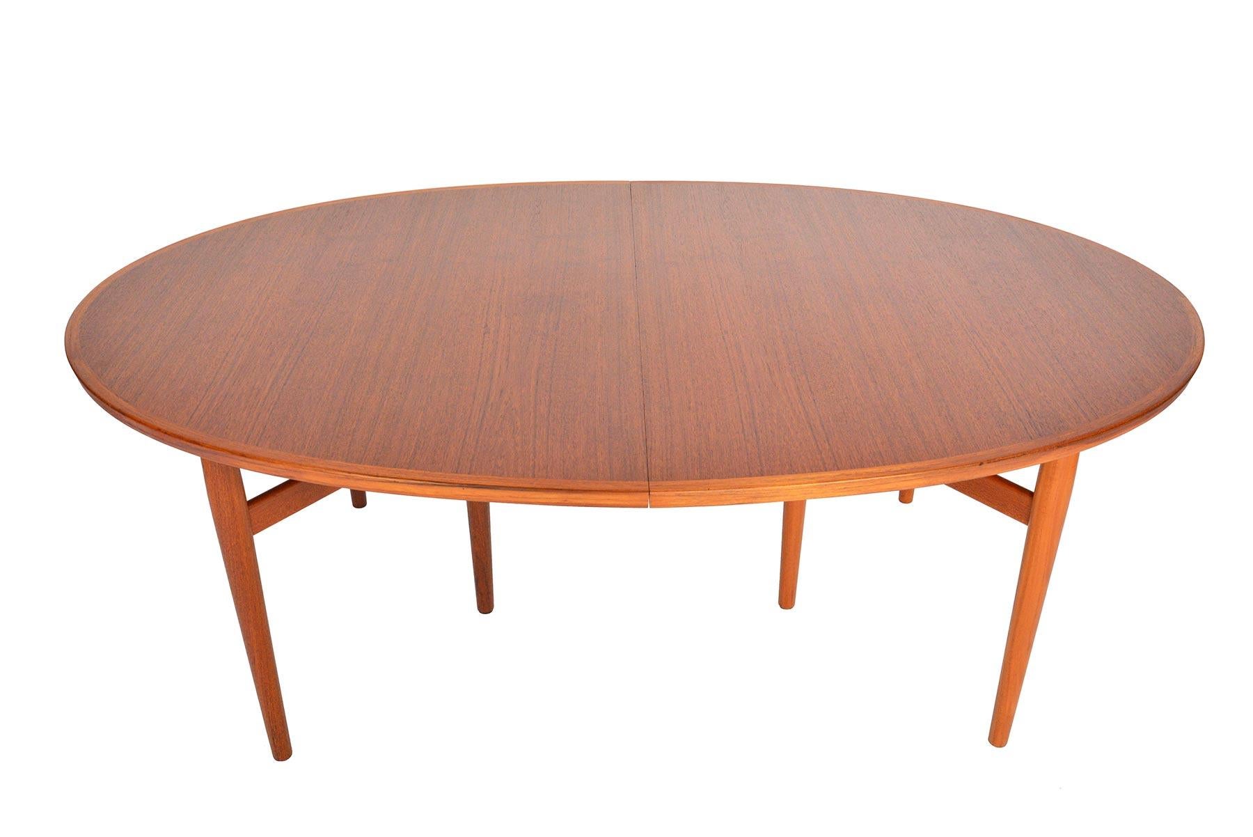 Arne Vodder Model 212 Oval Dining Table in Teak 1