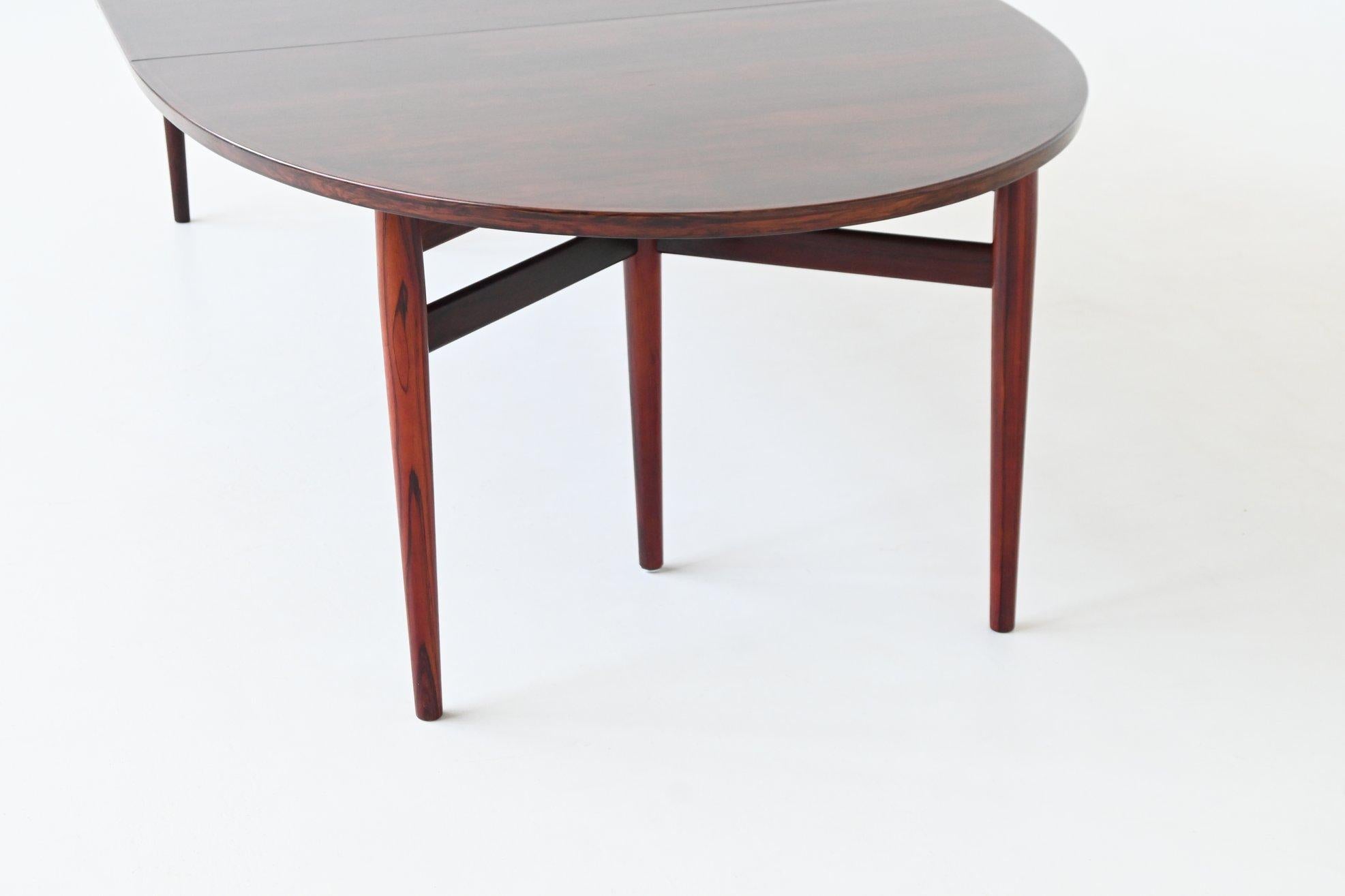 Metà XX secolo Arne Vodder modello 212 tavolo da pranzo ovale palissandro Sibast Danimarca 1960 in vendita