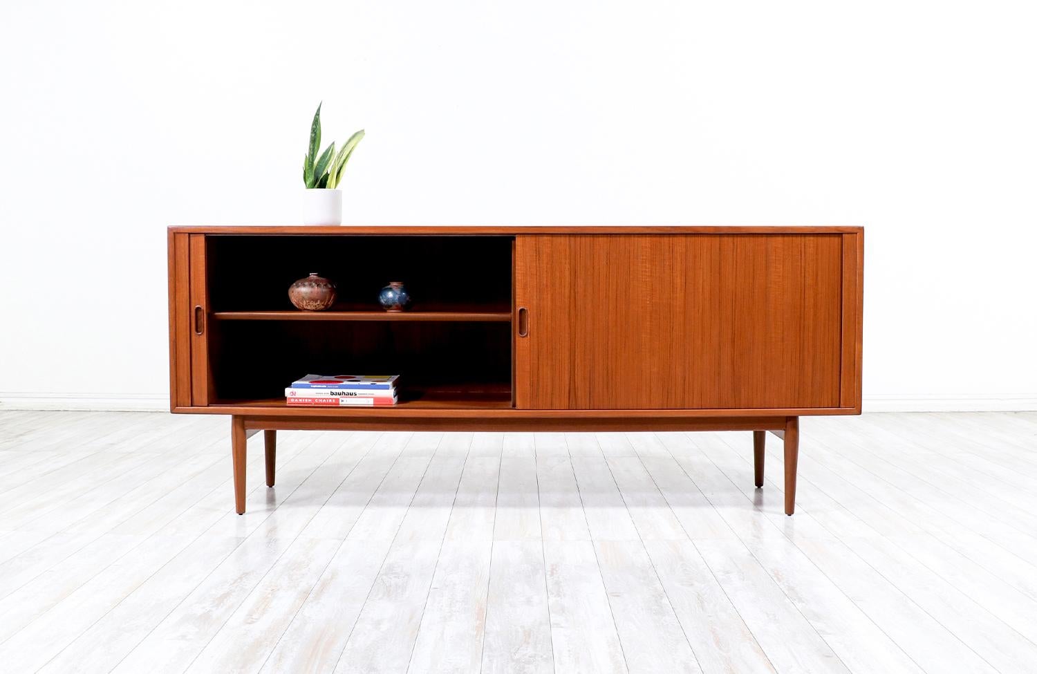 Arne Vodder Model-37 Tambour-Door Teak Credenza for Sibast In Excellent Condition For Sale In Los Angeles, CA