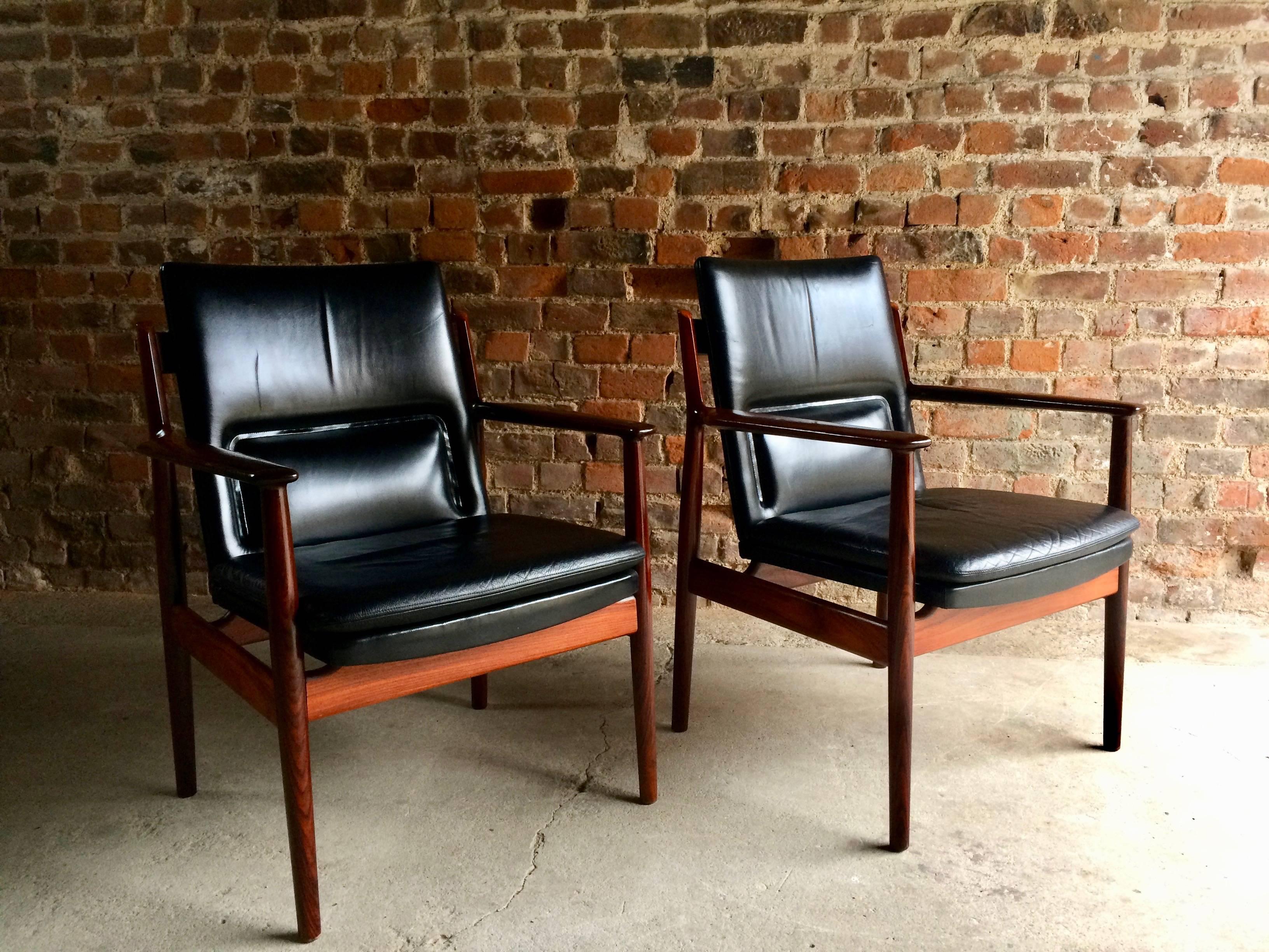 Mid-Century Modern Pair of Arne Vodder Model 431 Leather and Rosewood Armchairs, Sibast Furniture