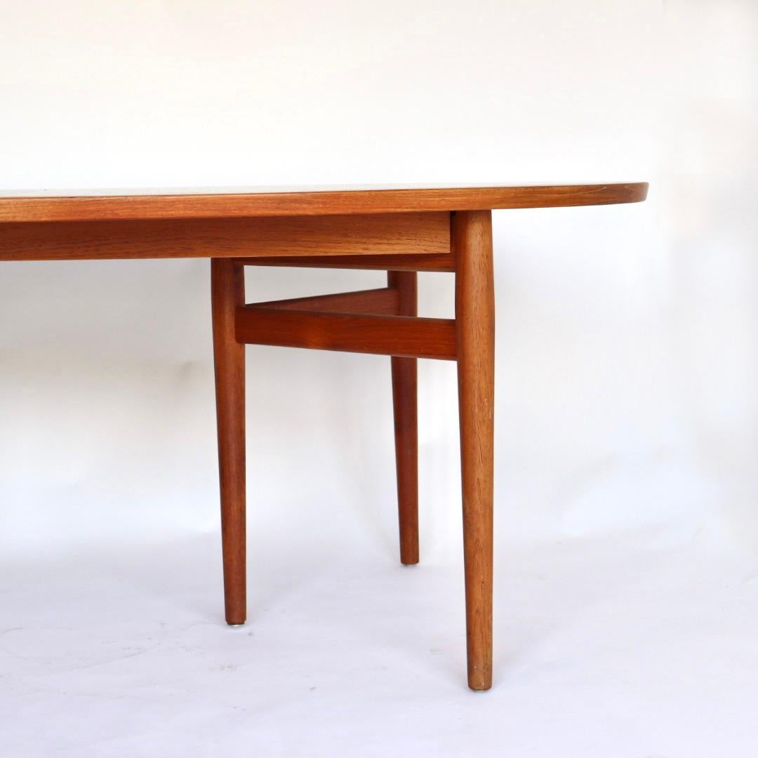oval mid century dining table