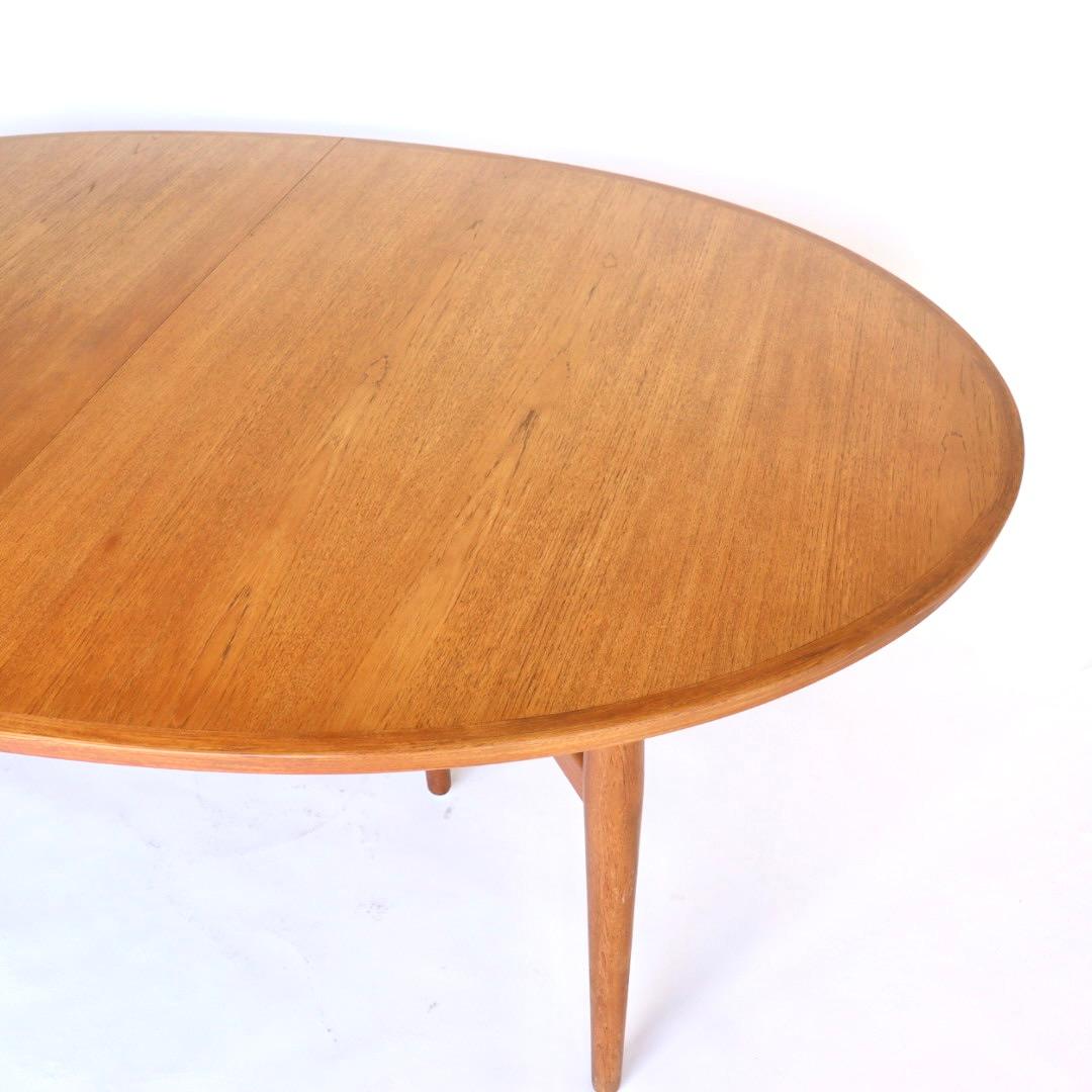 Danois Table ovale Arne Vodder par Siblast Modèle 212