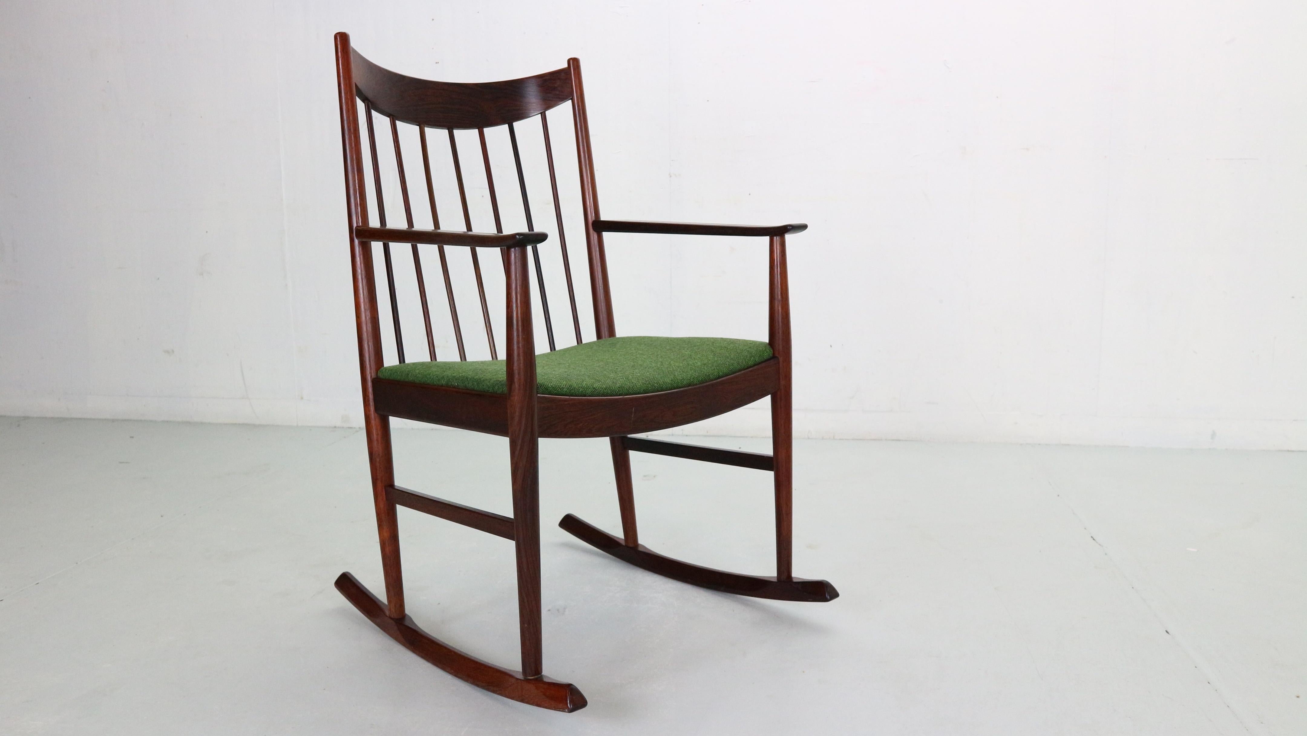 Scandinavian Modern period rocking chair designed by Arne Vodder for Danish furniture manufacture Sibast in 1960s period.

The chair is composed from solid rosewood with curved spindle back rest.
The cushion of the seating has been newly