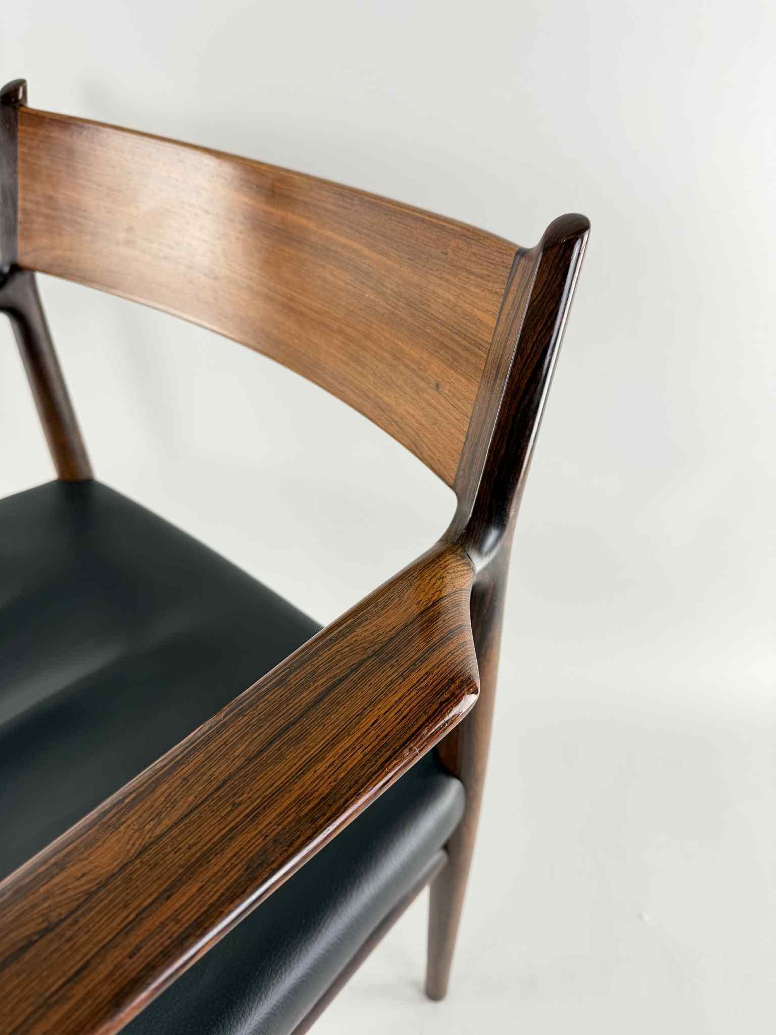 Cuir Chaise en bois de rose Arne Vodder état d'origine en vente