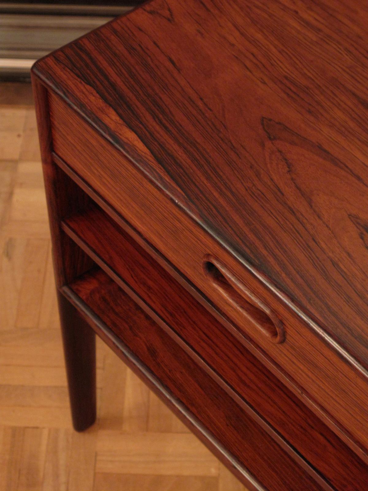 One of our favorite designs by Arne Vodder and exceptionally hard to find, especially in rosewood.

A very handsome and beautifully constructed little chest of drawers that works very well as a side table or bedside table due to its compact
