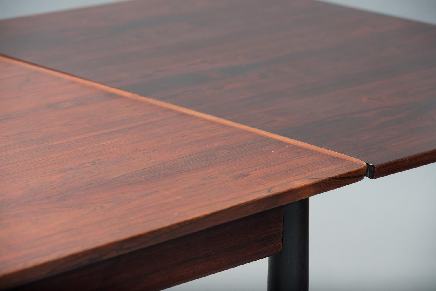 Varnished Arne Vodder mid-century modern Danish Rosewood Dining Table for Sibast, 1960s.