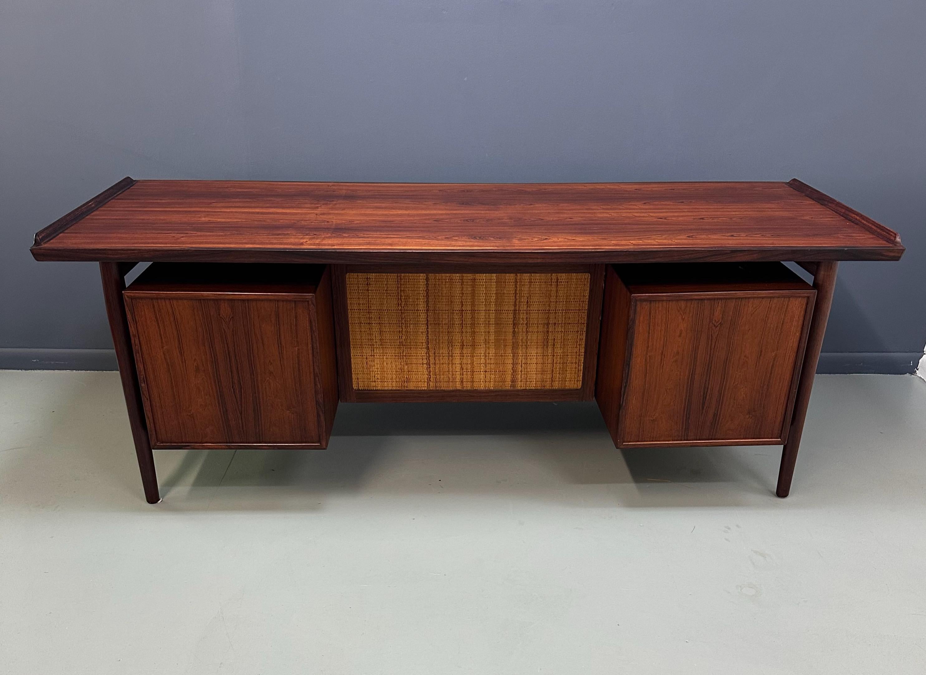Arne Vodder Rosenholz-Schreibtisch 207 für Sibast, Dänemark, 1960er Jahre im Angebot 6