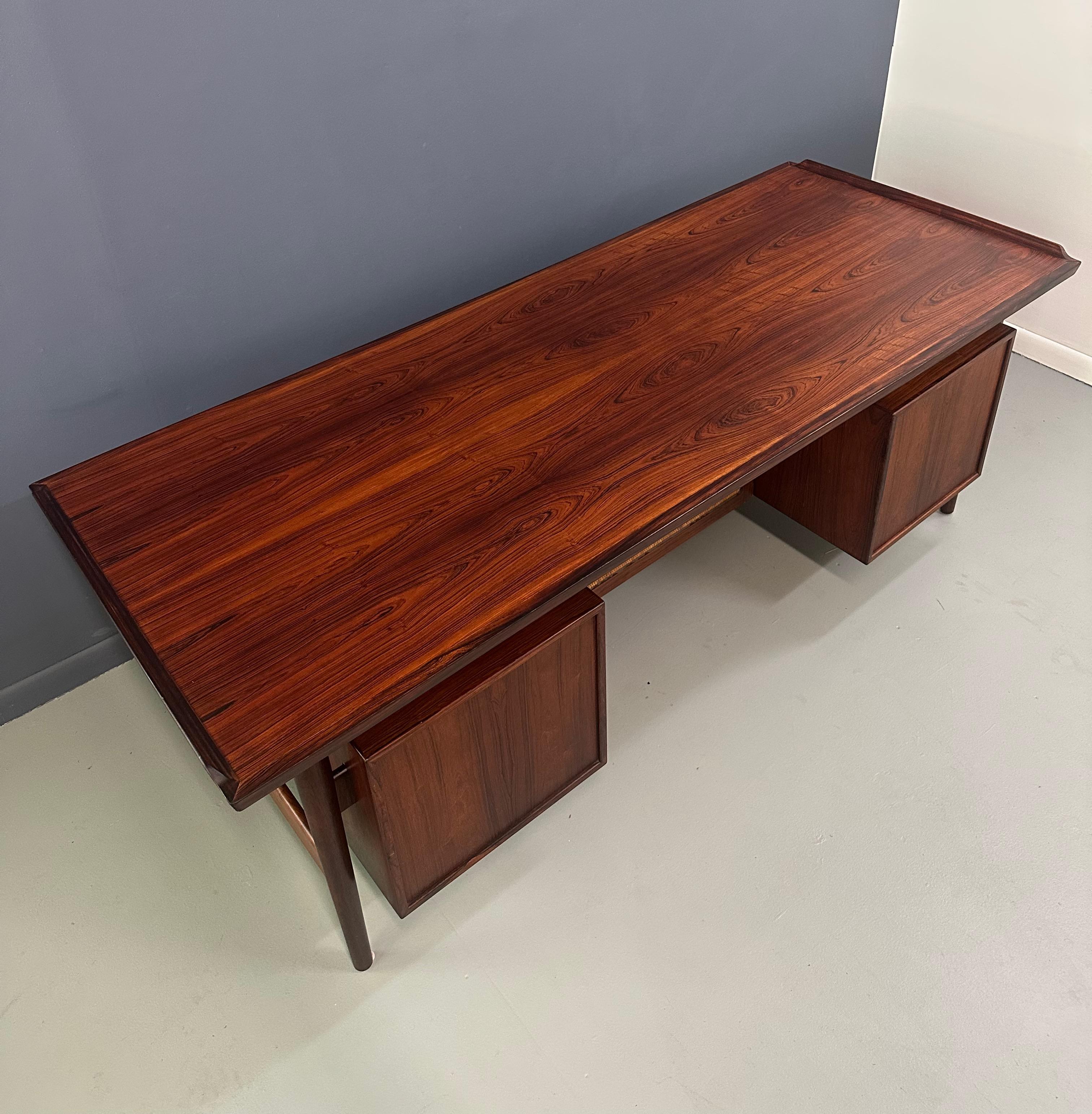 Arne Vodder Rosenholz-Schreibtisch 207 für Sibast, Dänemark, 1960er Jahre im Angebot 9