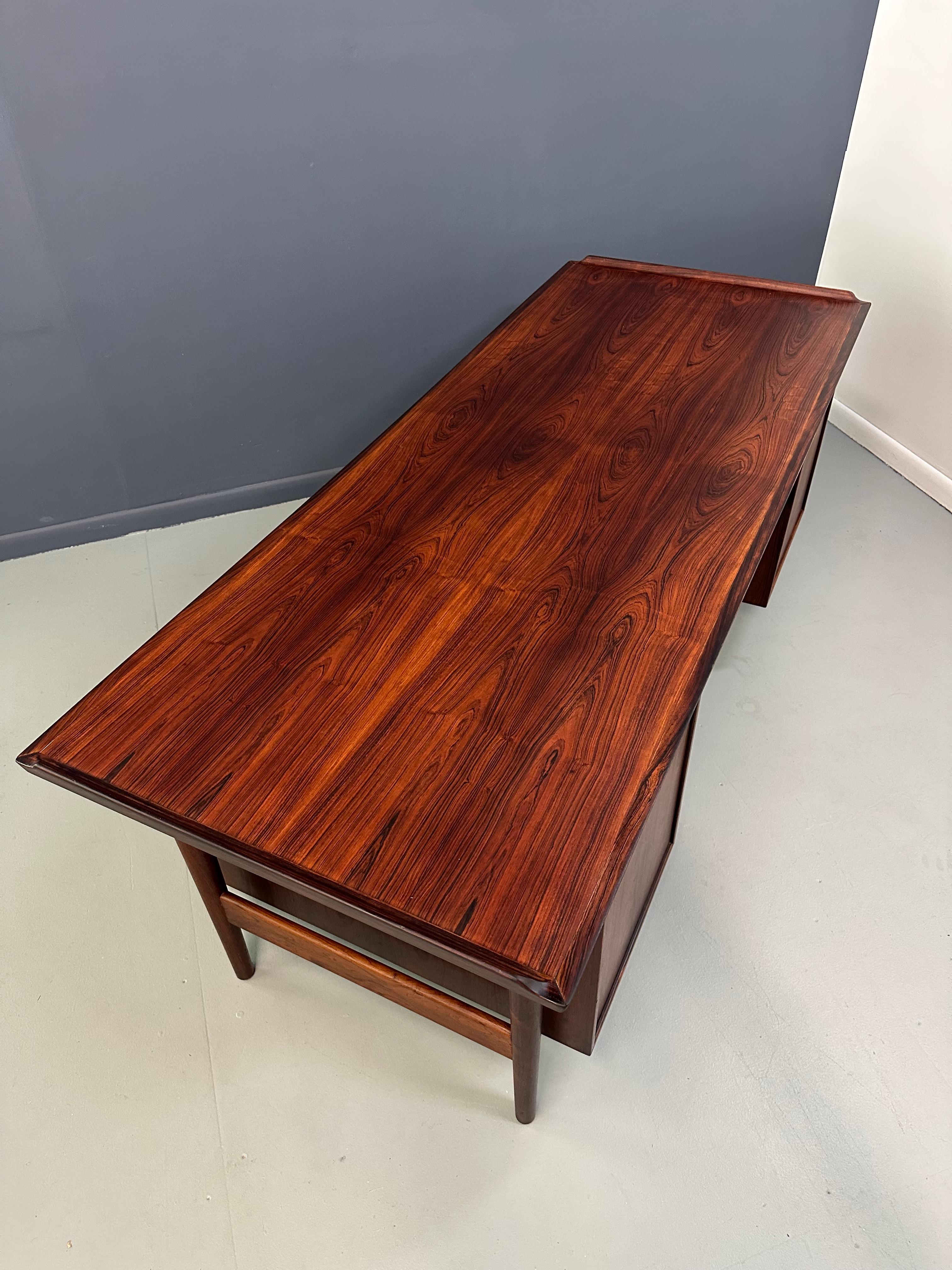 Arne Vodder Rosenholz-Schreibtisch 207 für Sibast, Dänemark, 1960er Jahre im Angebot 1