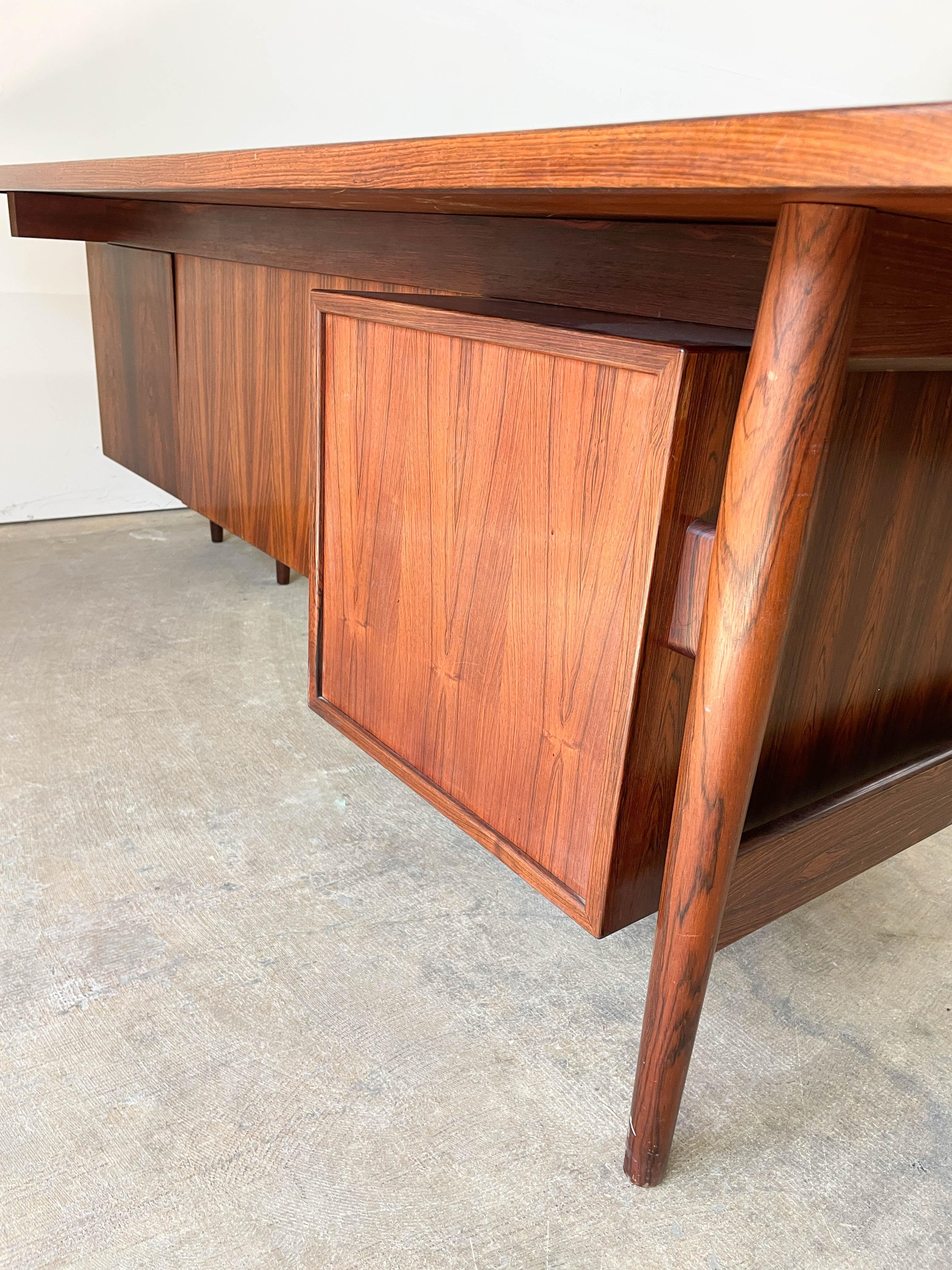 Arne Vodder Rosewood Executive Desk for Sibast 1