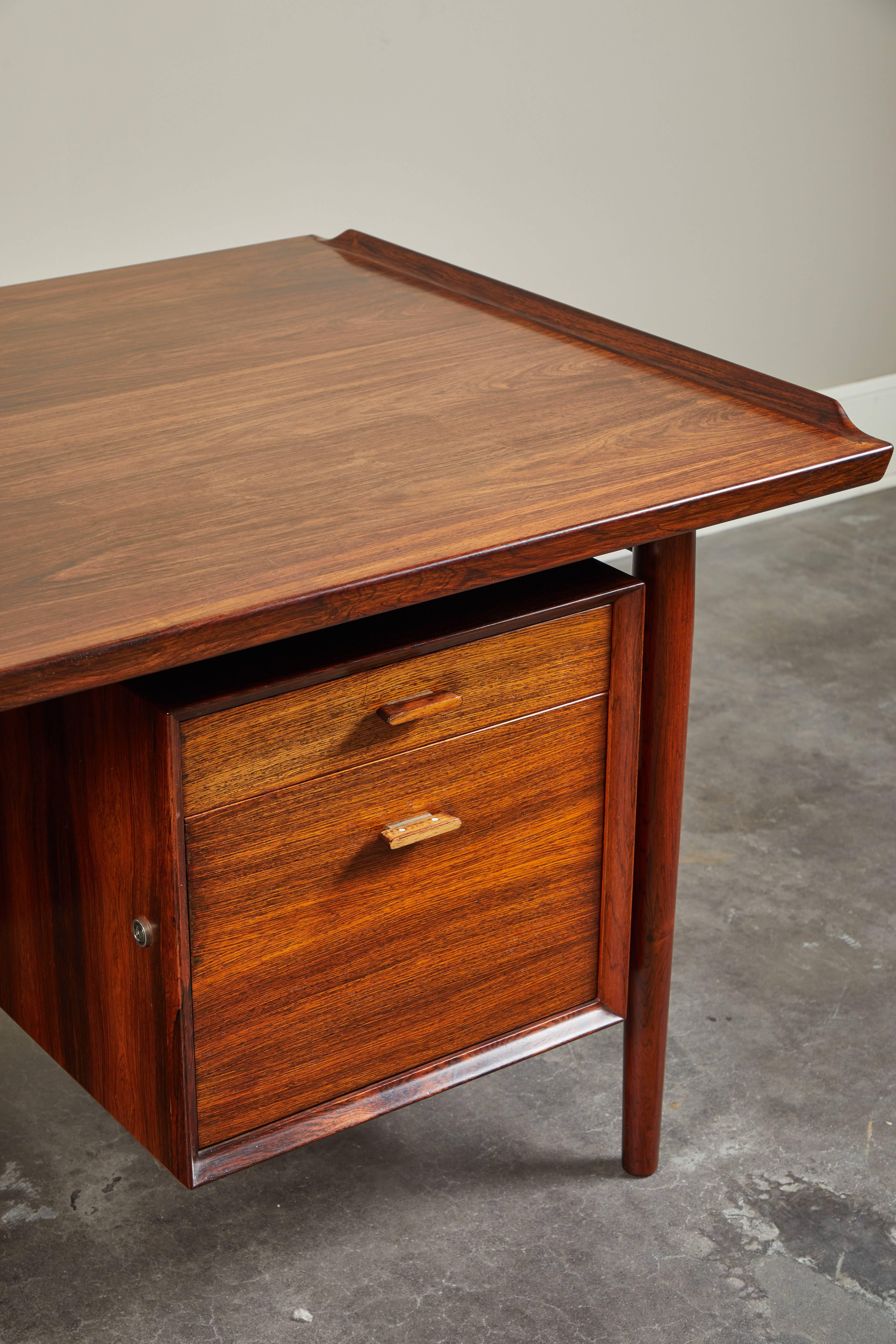 Mid-Century Modern Arne Vodder Rosewood Extra Large Midcentury Danish Desk