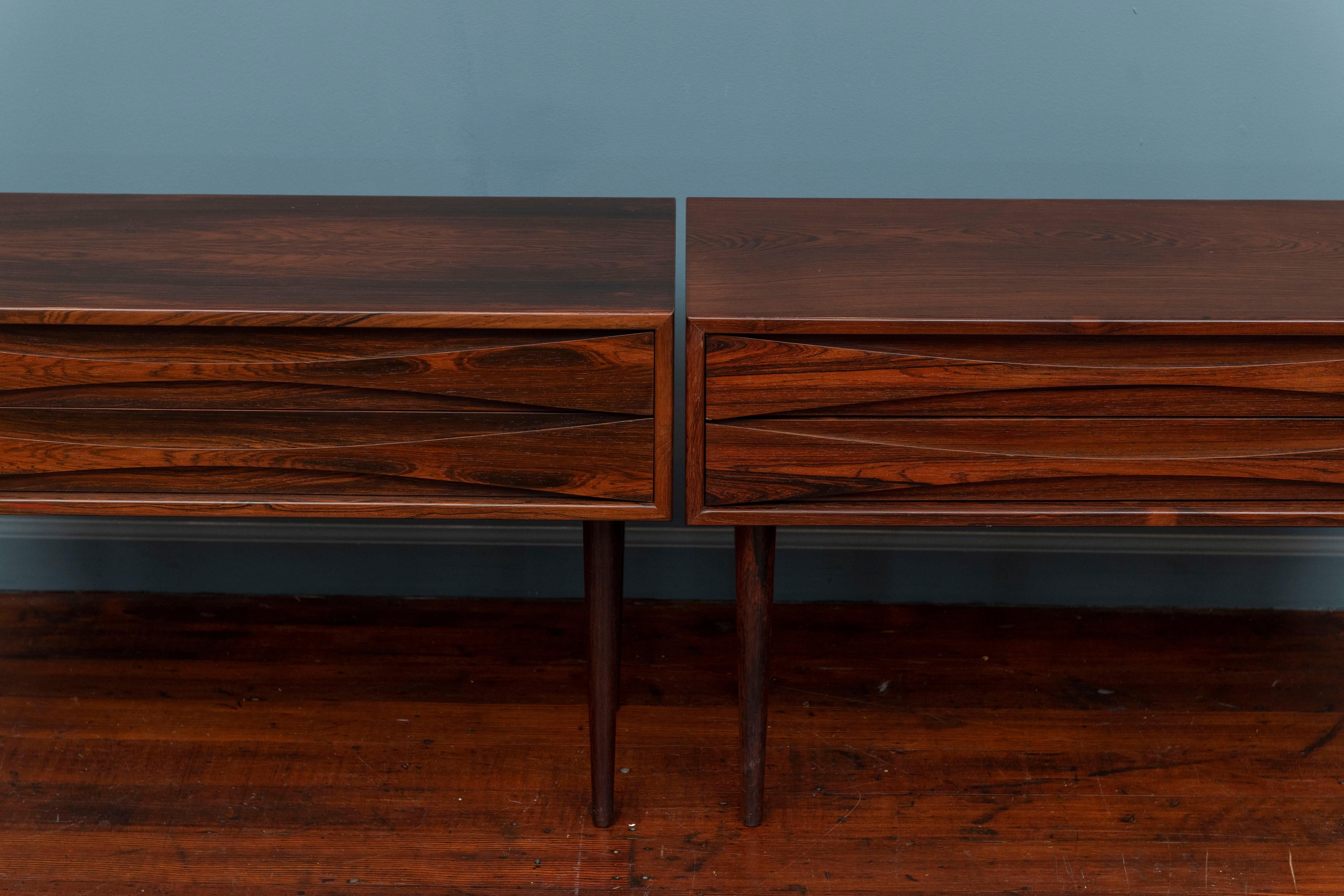 Arne Vodder rosewood nightstands for N.C. Mobler, Denmark. An elegant pair of nightstands or side tables with two bow tie form drawers on stiletto legs. Newly refinished, labeled and ready to install.




