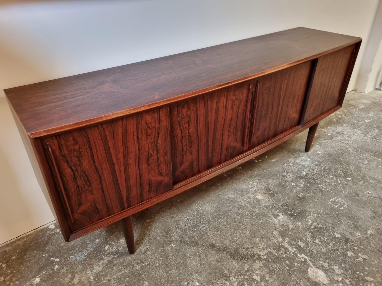 Danois Enfilade en bois de rose d'Arne Vodder, Danemark, années 1960 en vente