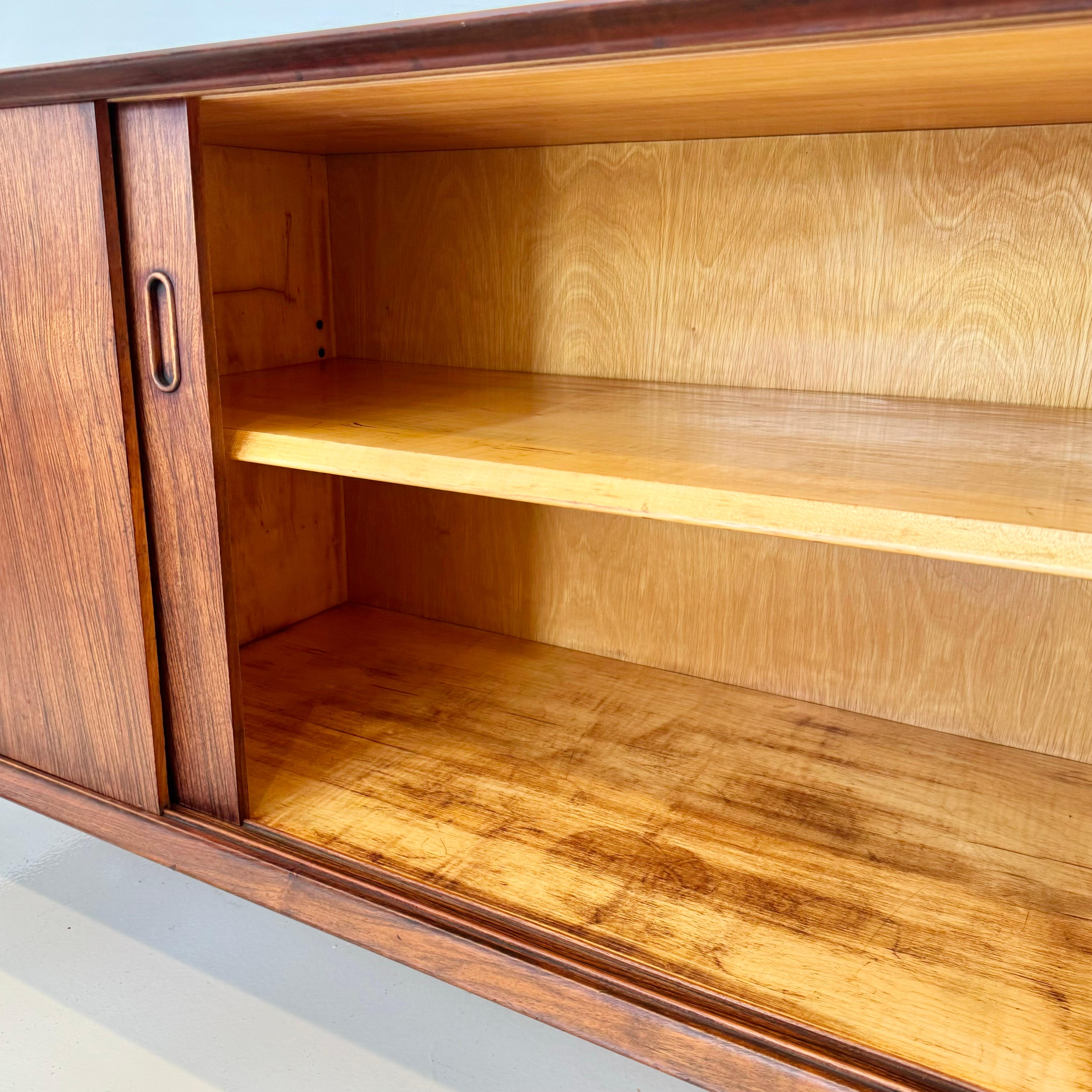 Credenza in palissandro di Arne Vodder per George Tanier, Danimarca, anni '60 in vendita 7
