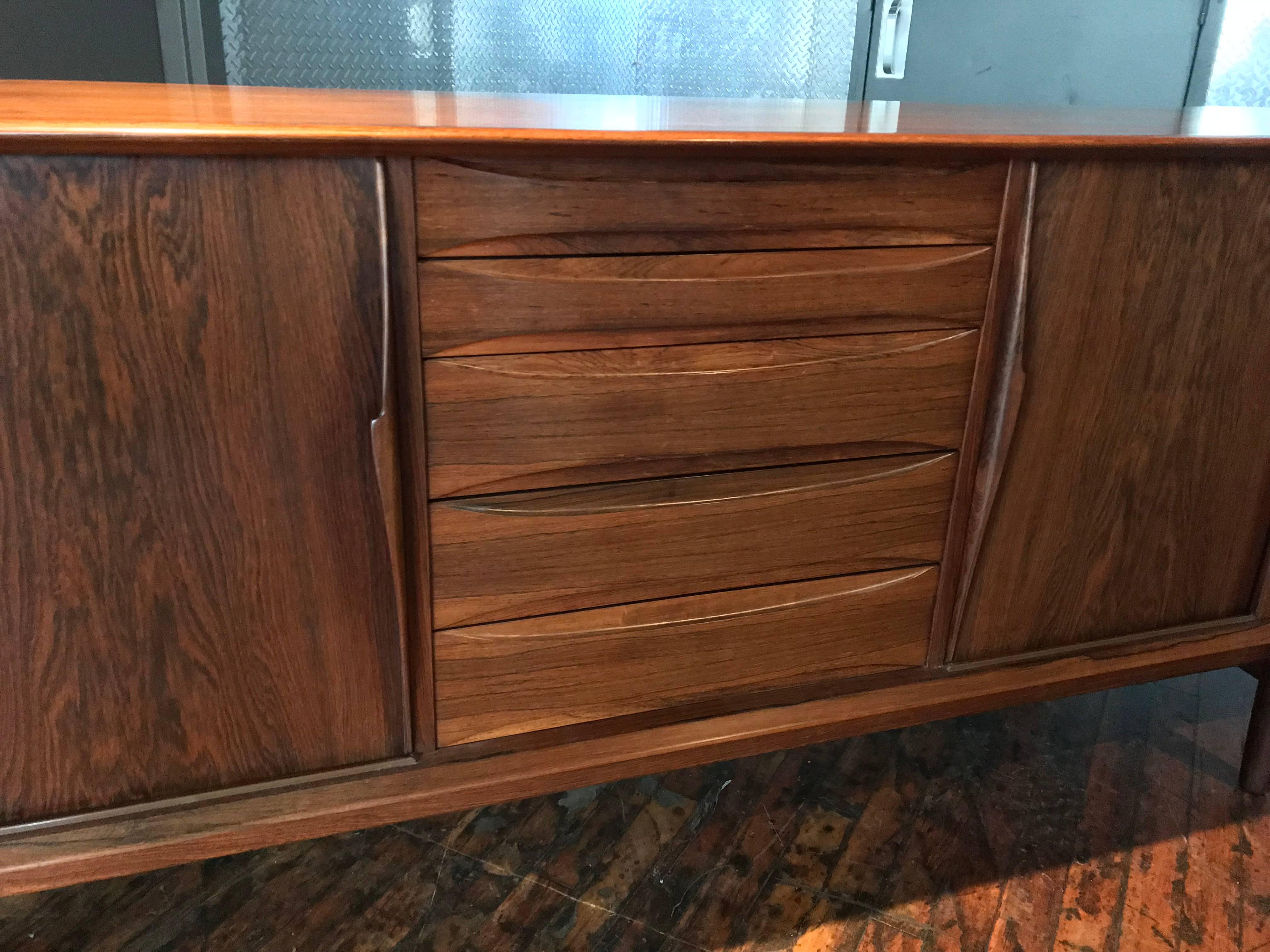 Arne Vodder Rosewood Sideboard In Excellent Condition For Sale In Montreal, QC