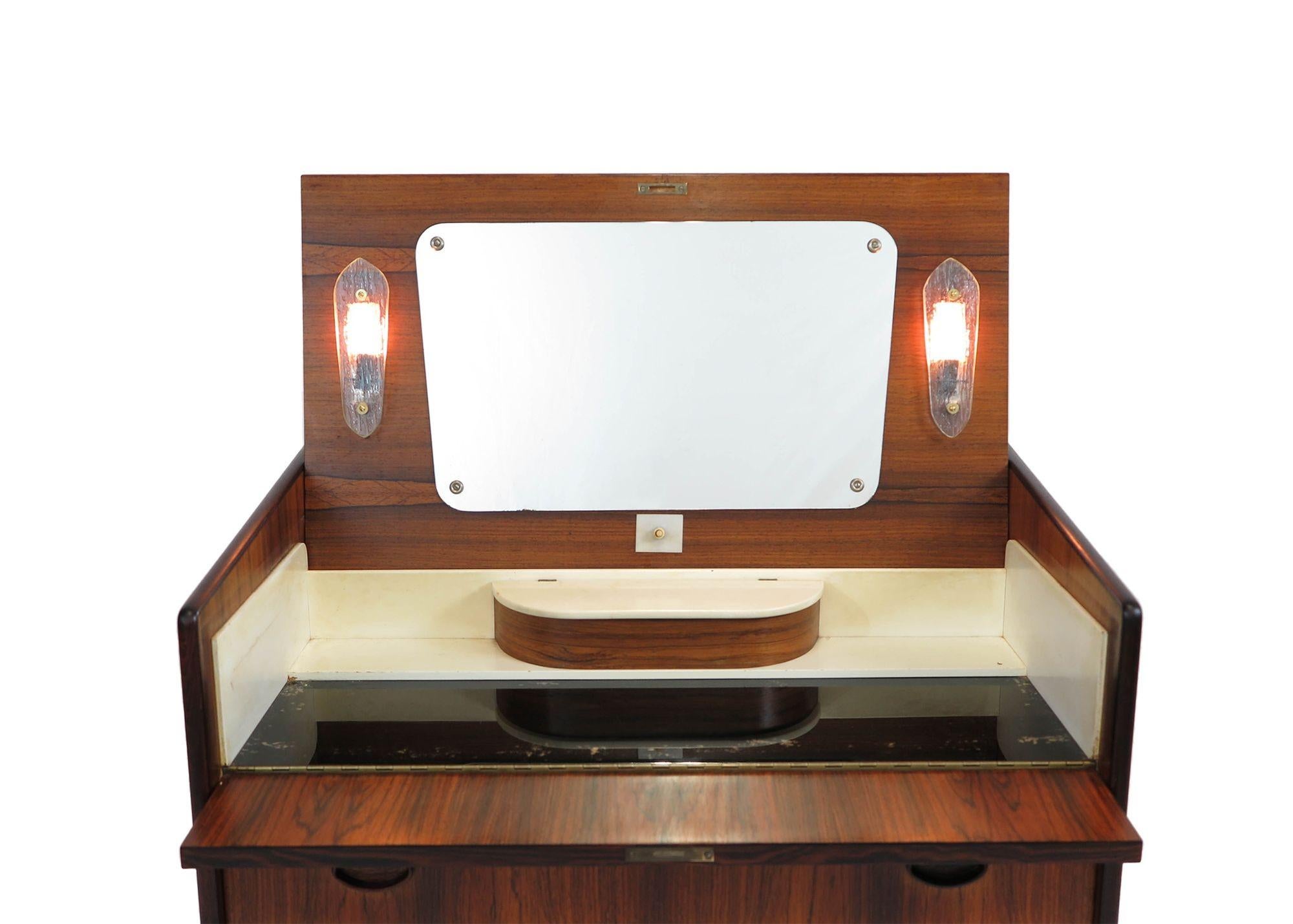 Arne Vodder Rosewood Vanity Dresser In Excellent Condition For Sale In Oakland, CA